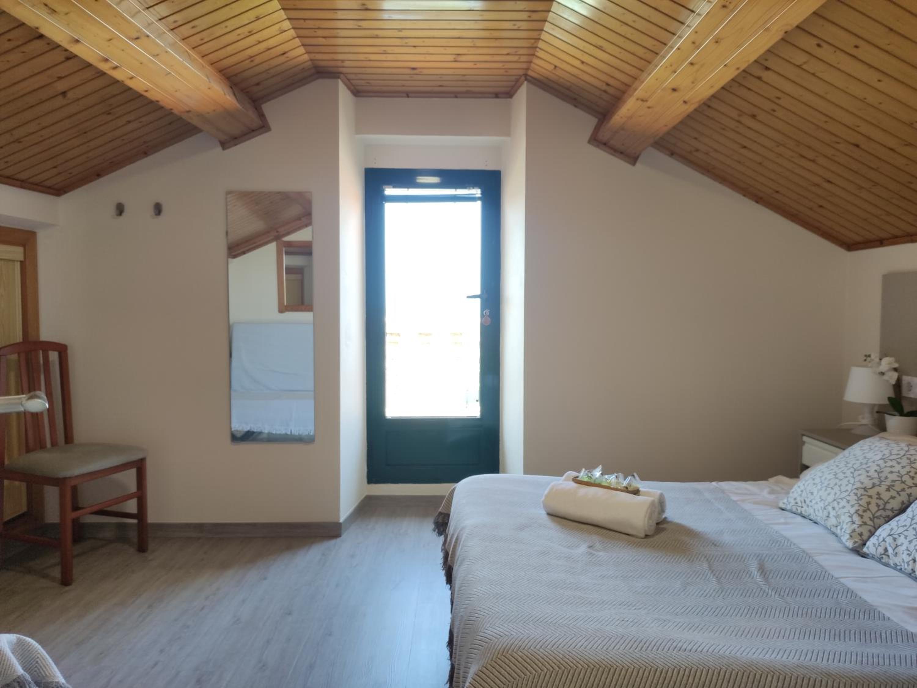 Apartamento Ático con Terraza y Vista al Mar