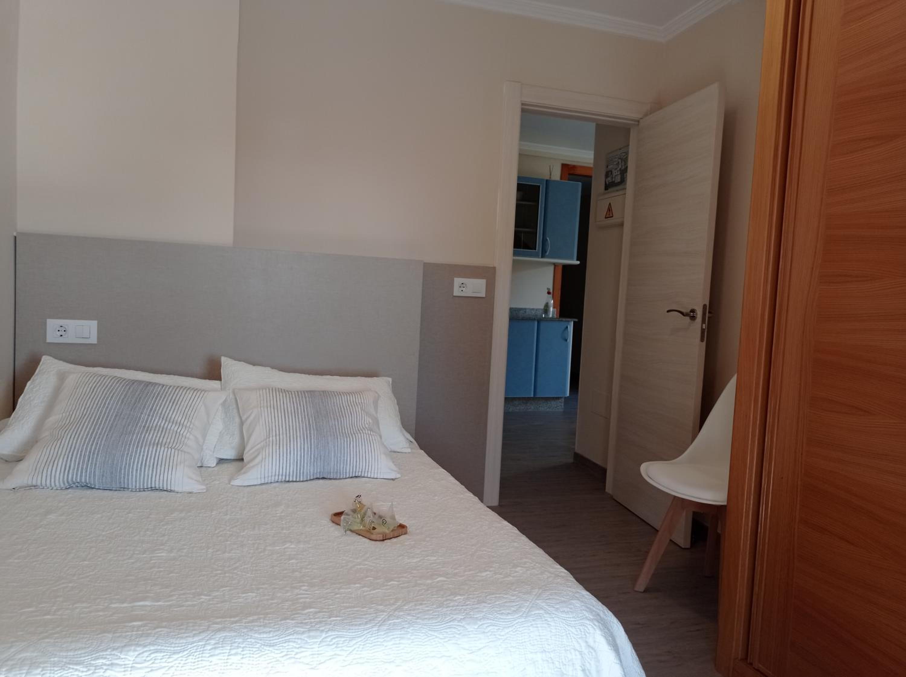 Apartamento de Dos Dormitorios con Vista al Jardín