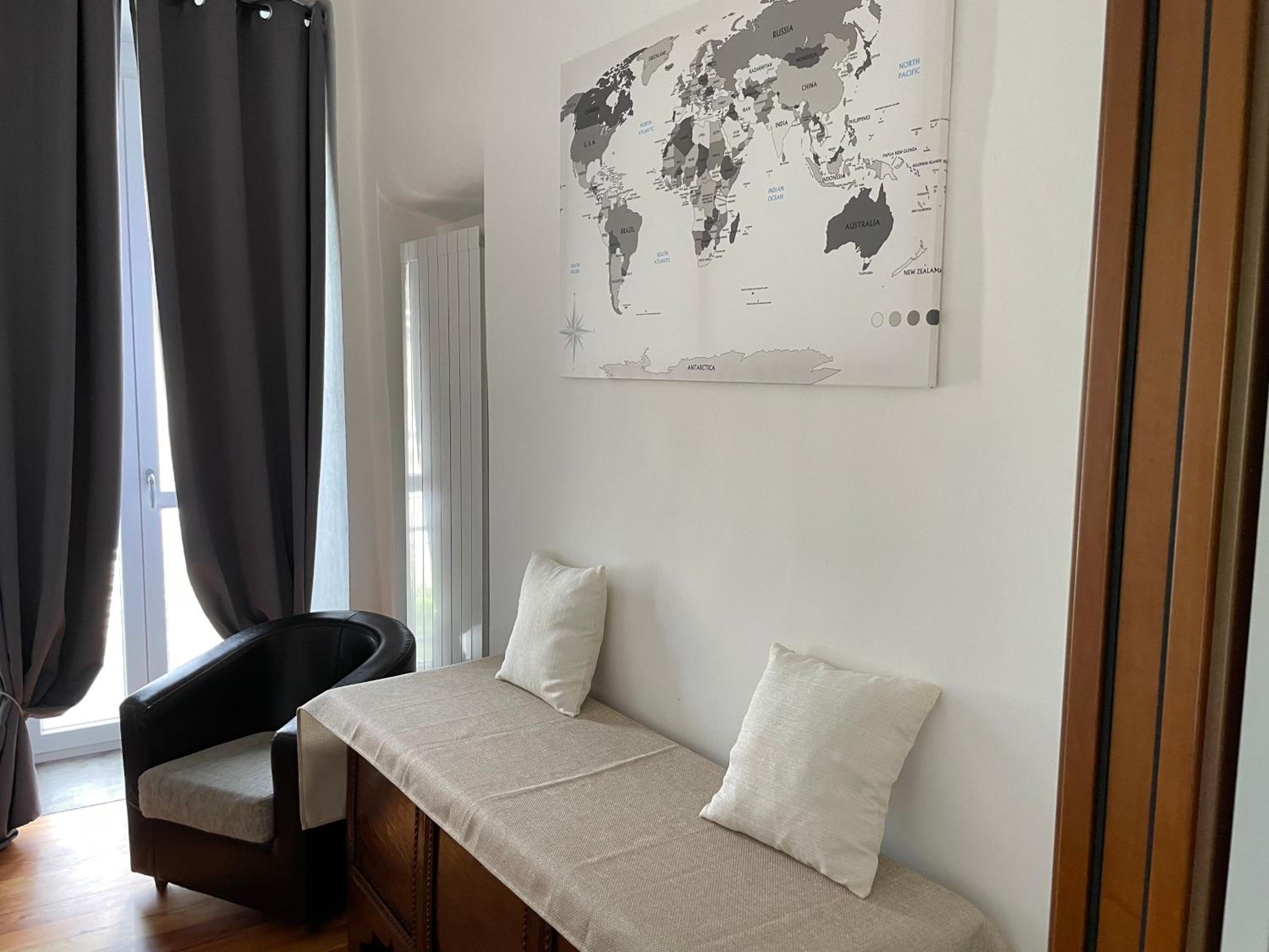 Large Double Room photo 3