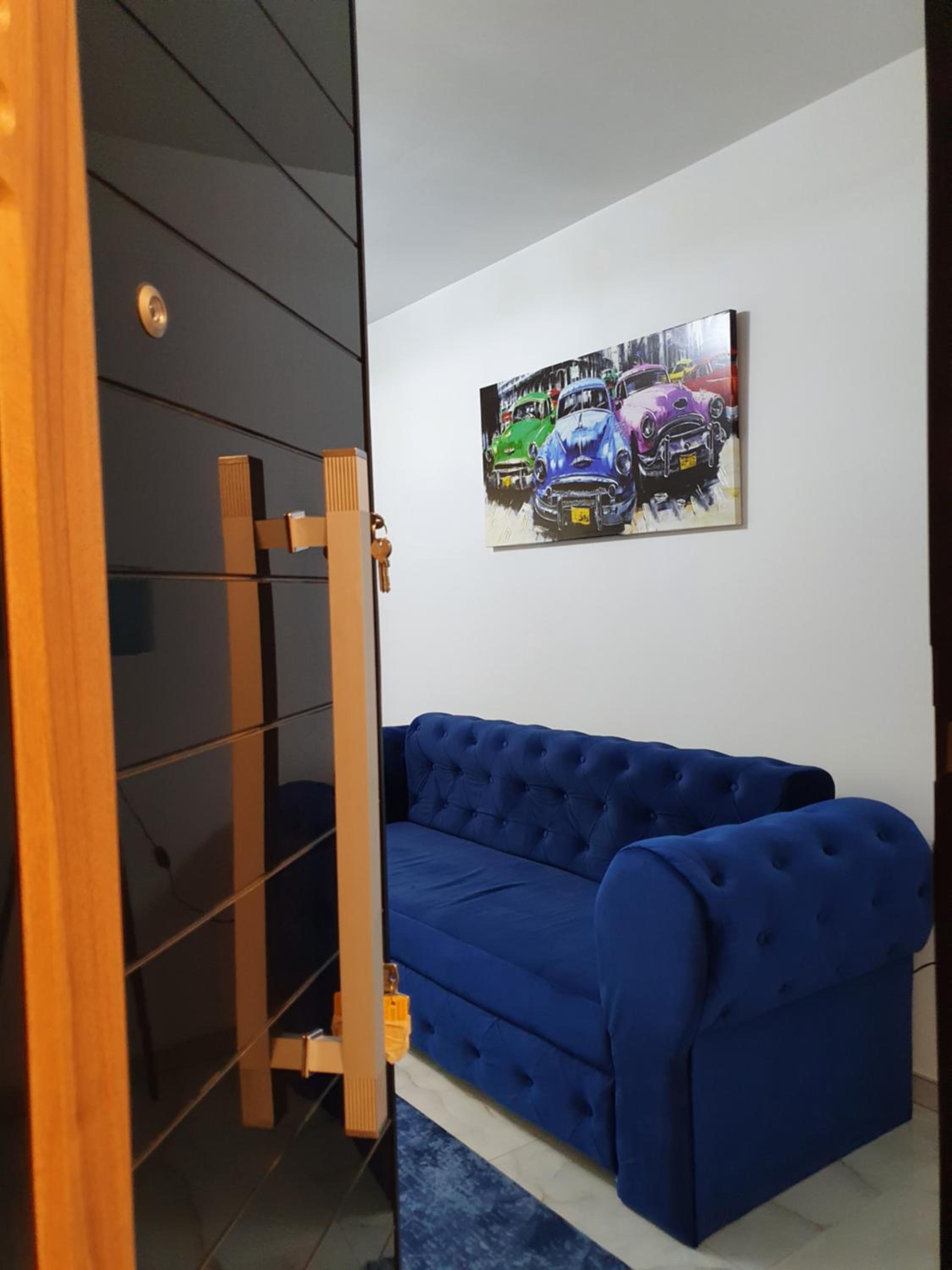 One-Bedroom Apartment photo 1