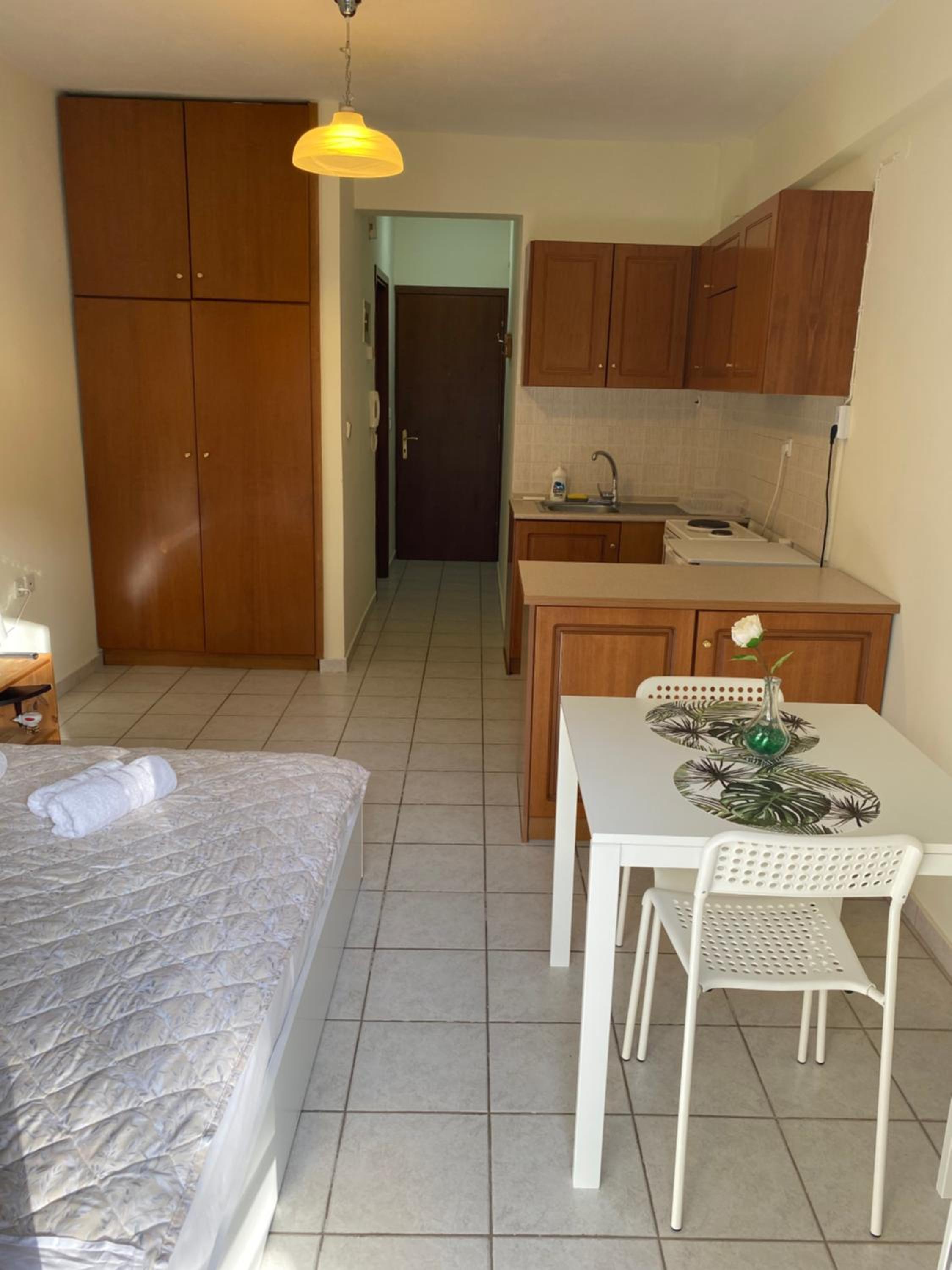 One-Bedroom Apartment - Photo 3