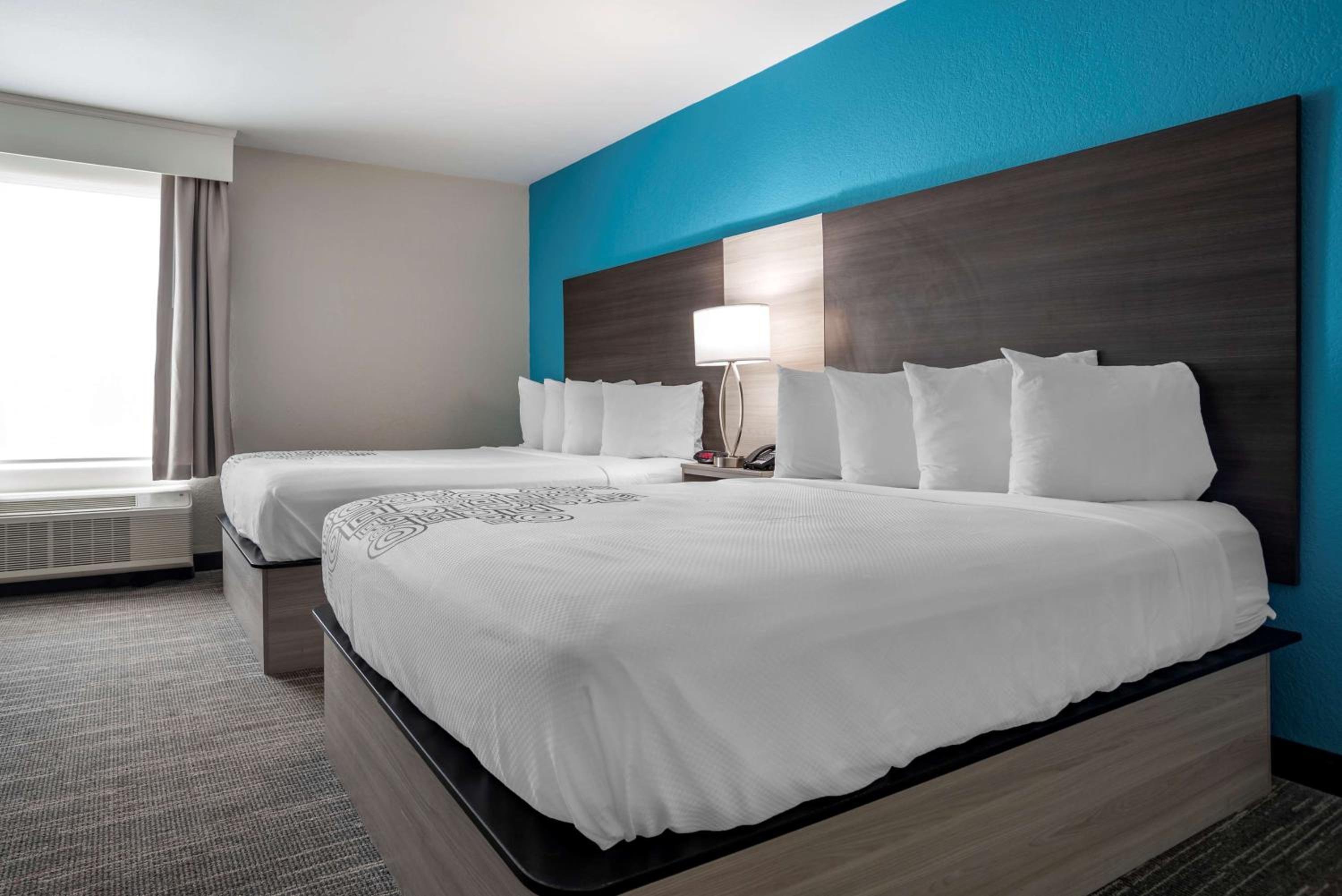 Queen Room with Two Queen Beds and Shower - Non-Smoking