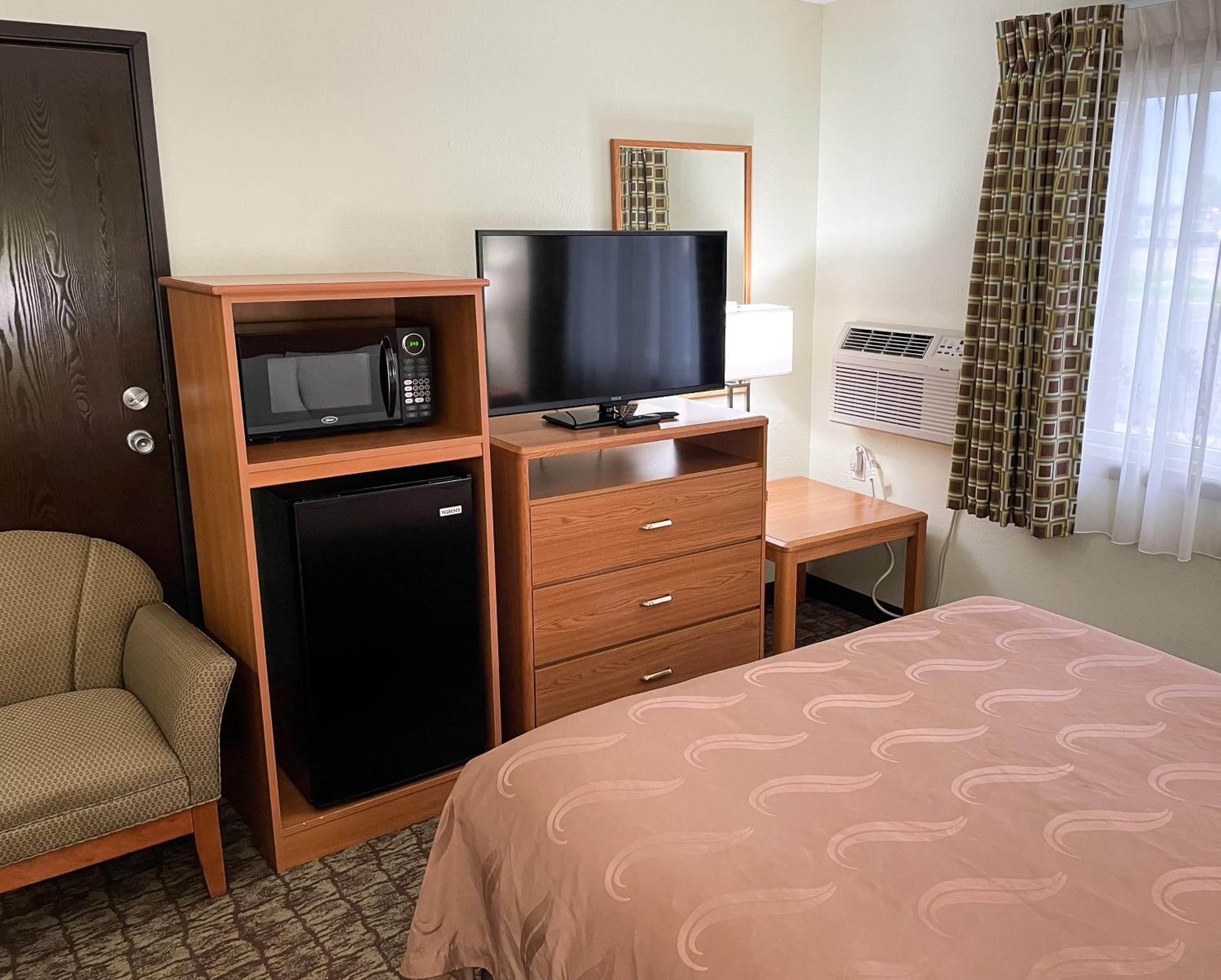 Queen Room - Accessible/Non-Smoking photo 1