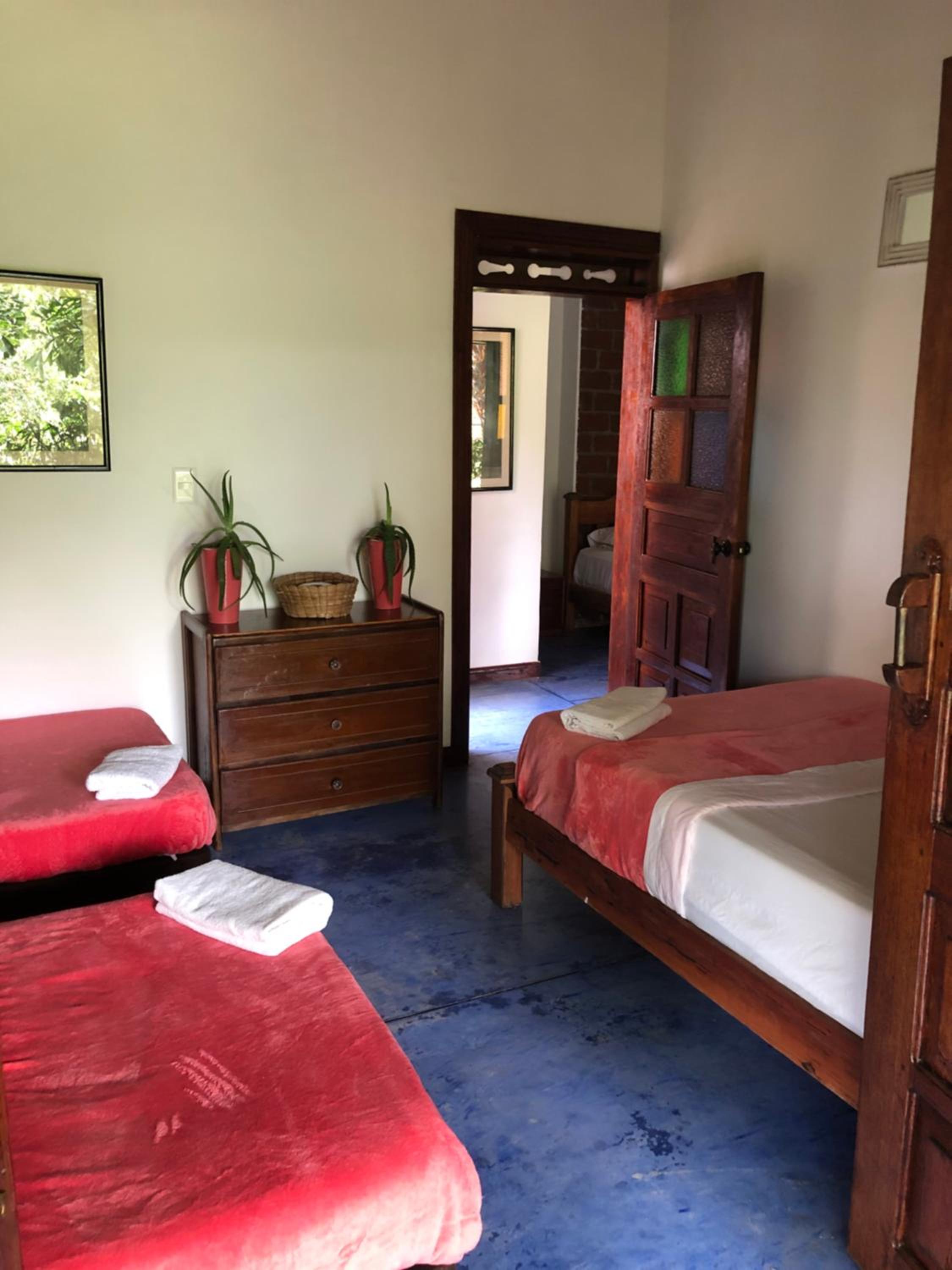 Seven-Bedroom House photo 3