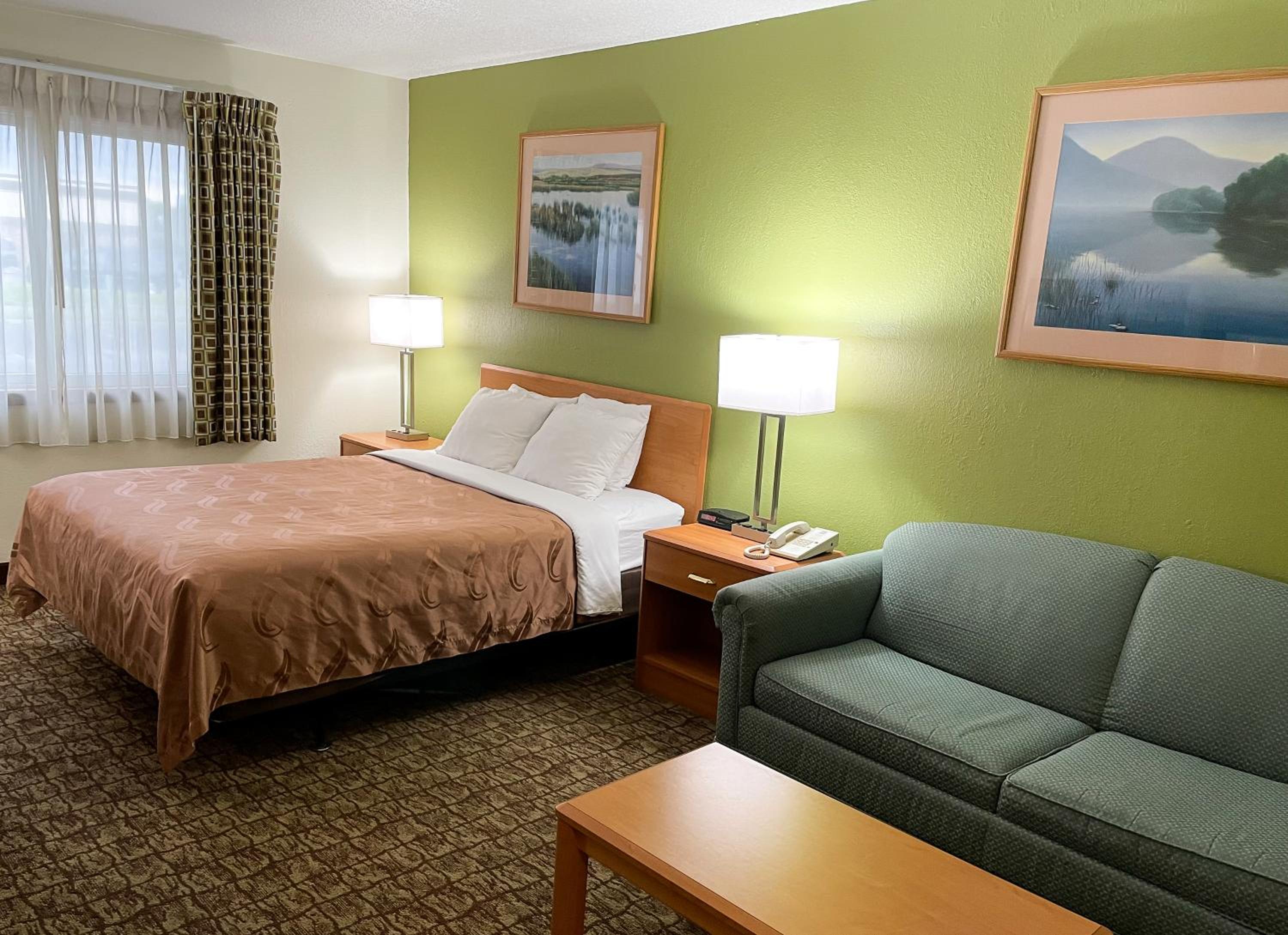 Queen Room - Accessible/Nonsmoking photo 3
