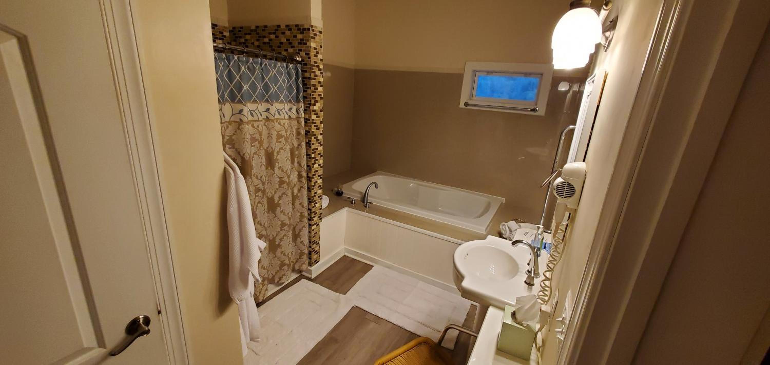 Honeymoon Suite photo 3
