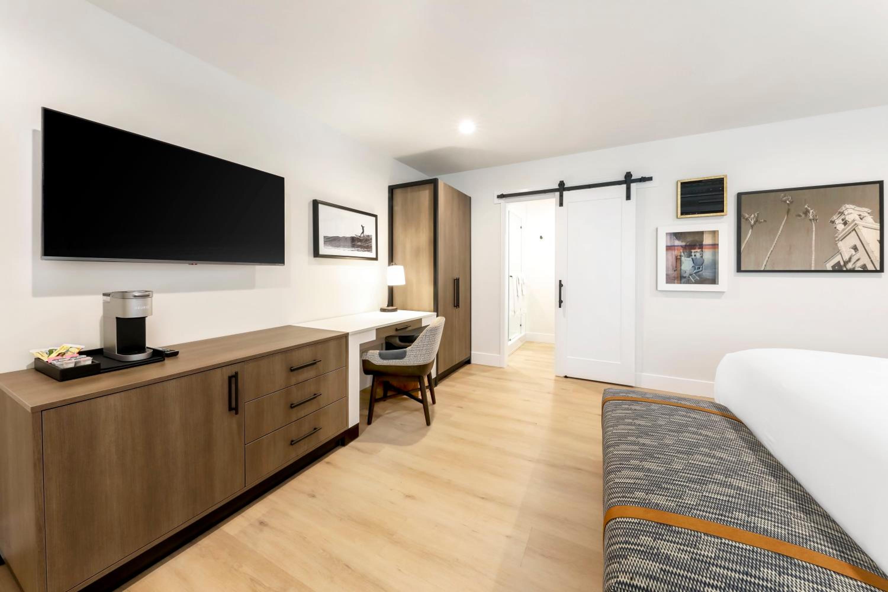 Standard King Room - Photo 3