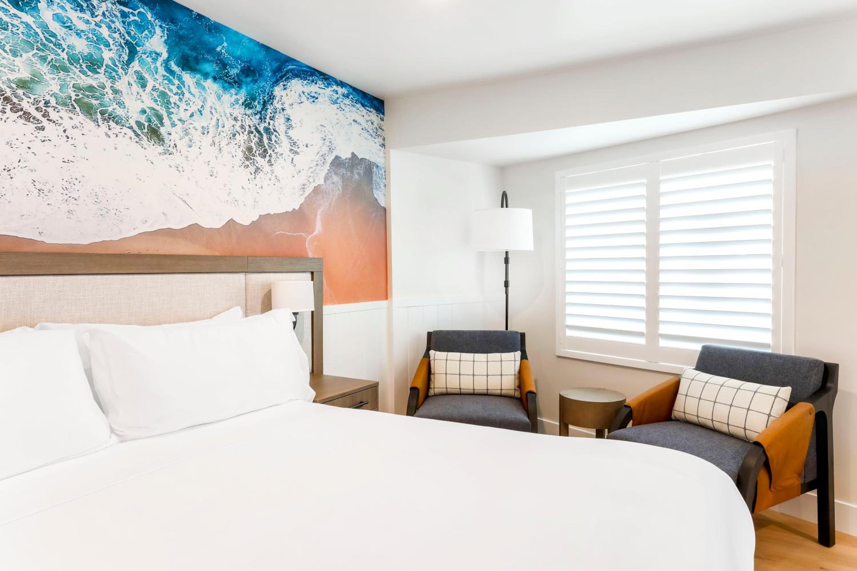 Standard King Room - Photo 10