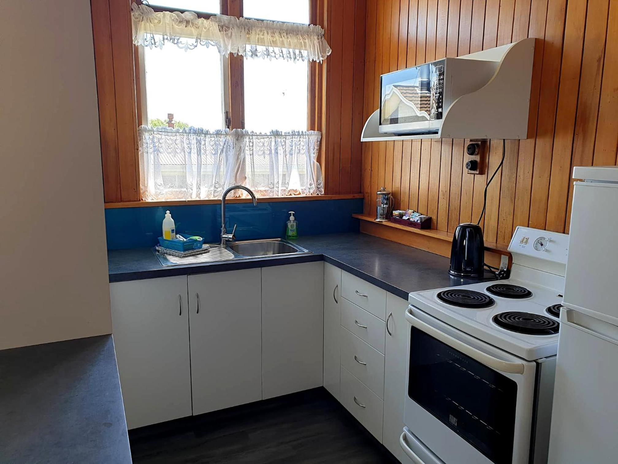Two-Bedroom House - Photo 11