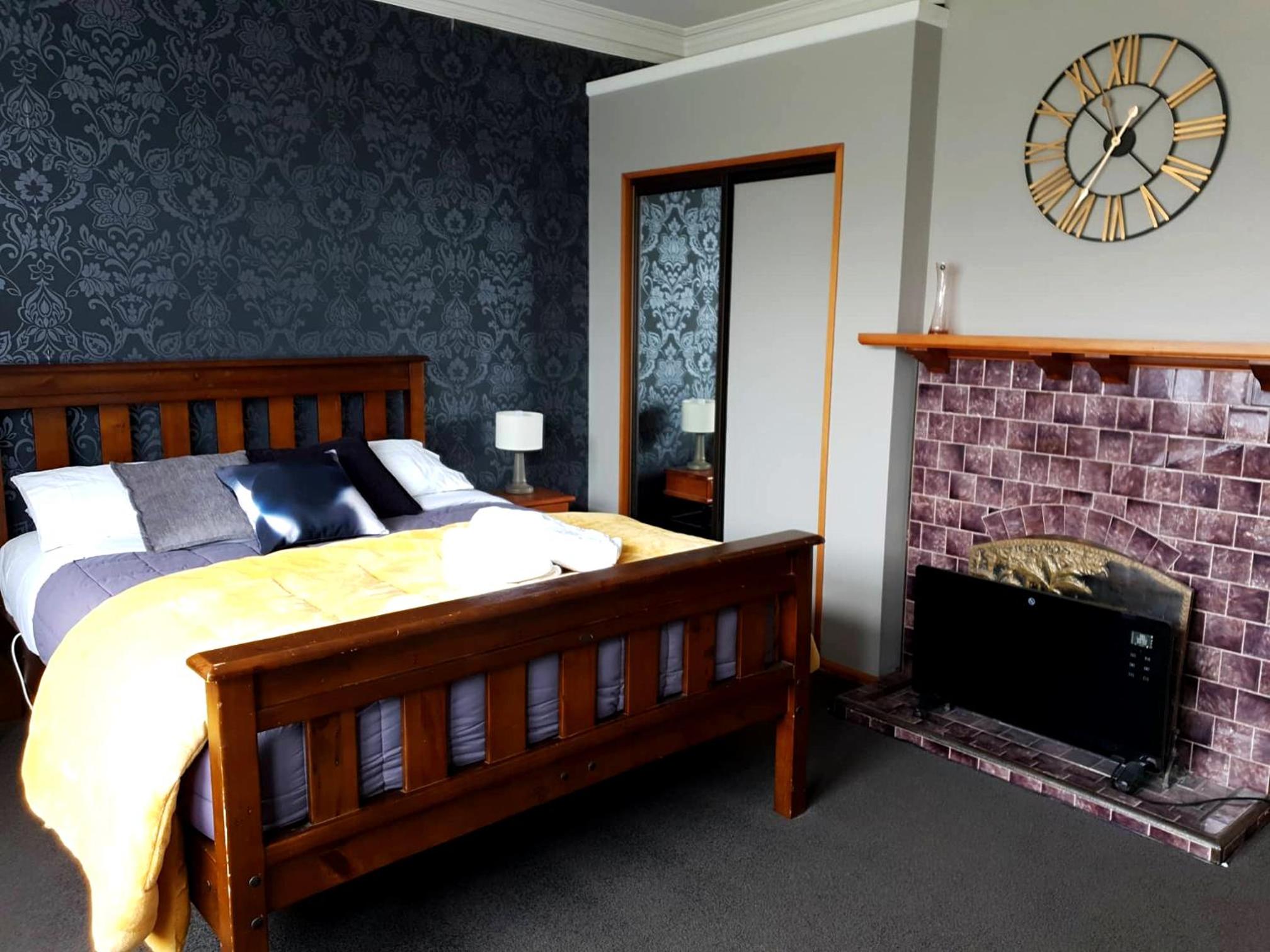 Two-Bedroom House - Photo 1