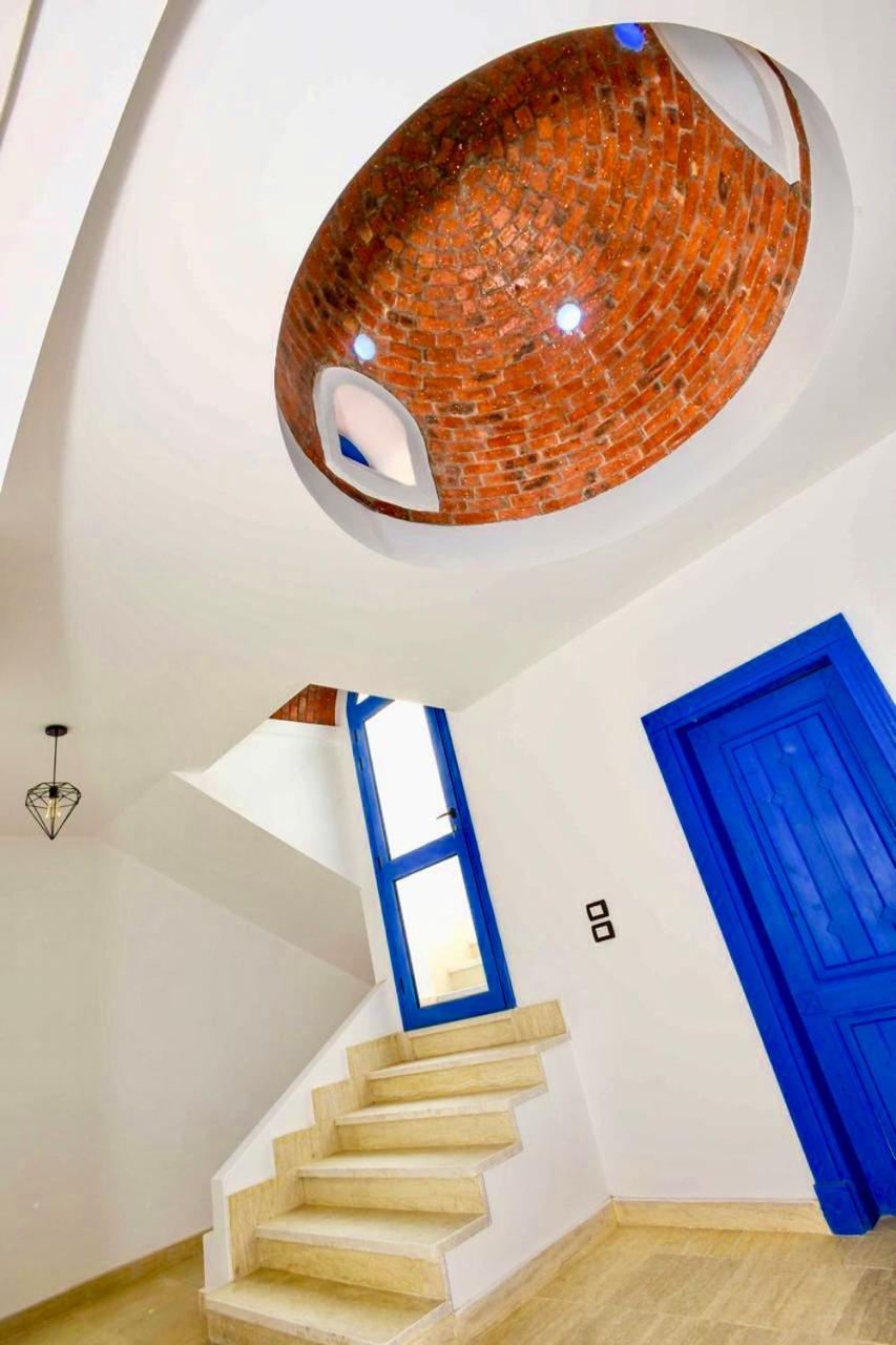 Villa - Photo 2