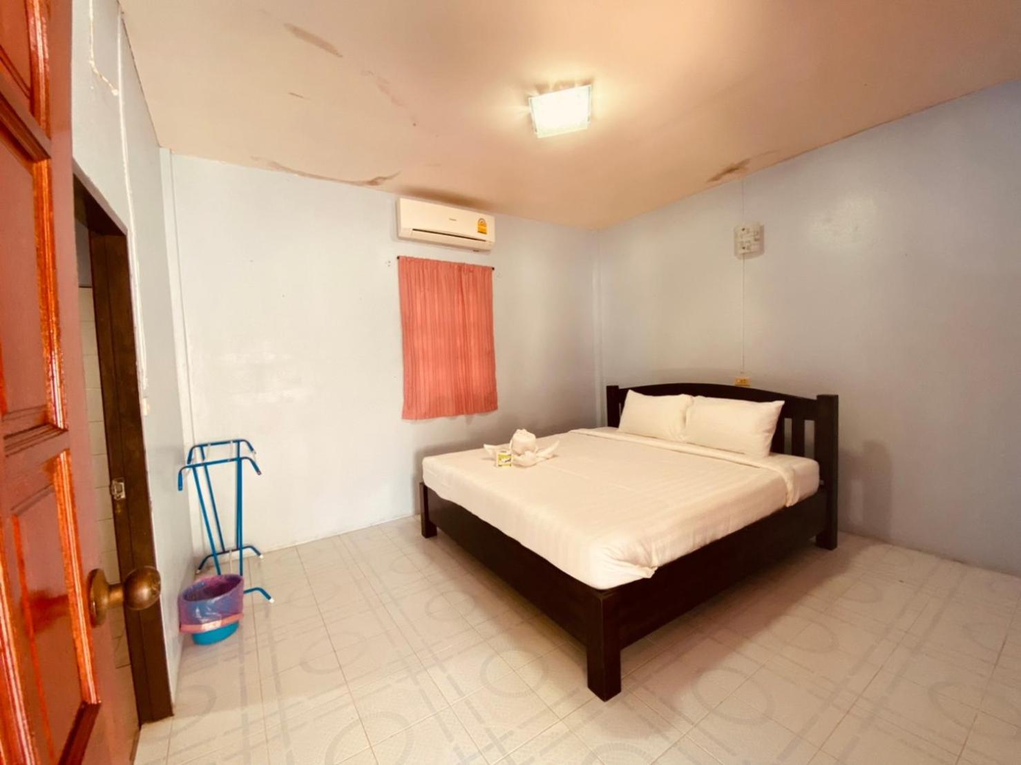 Standard Double Room - Photo 8
