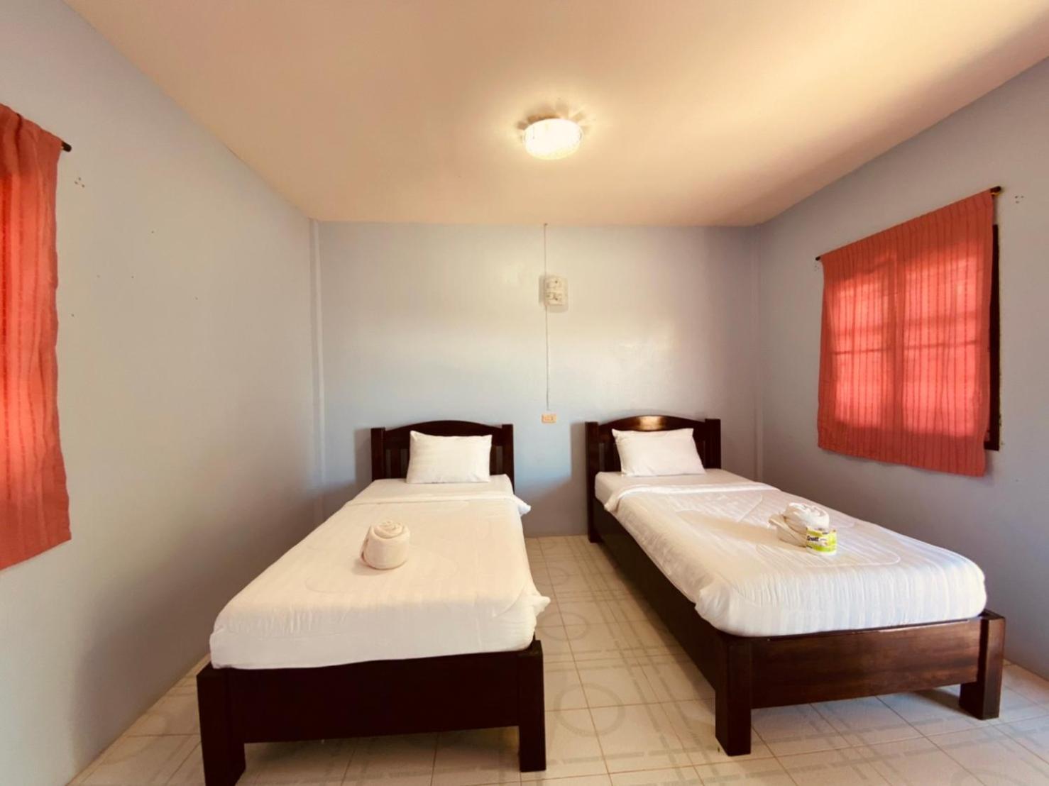 Standard Twin Room - Photo 6
