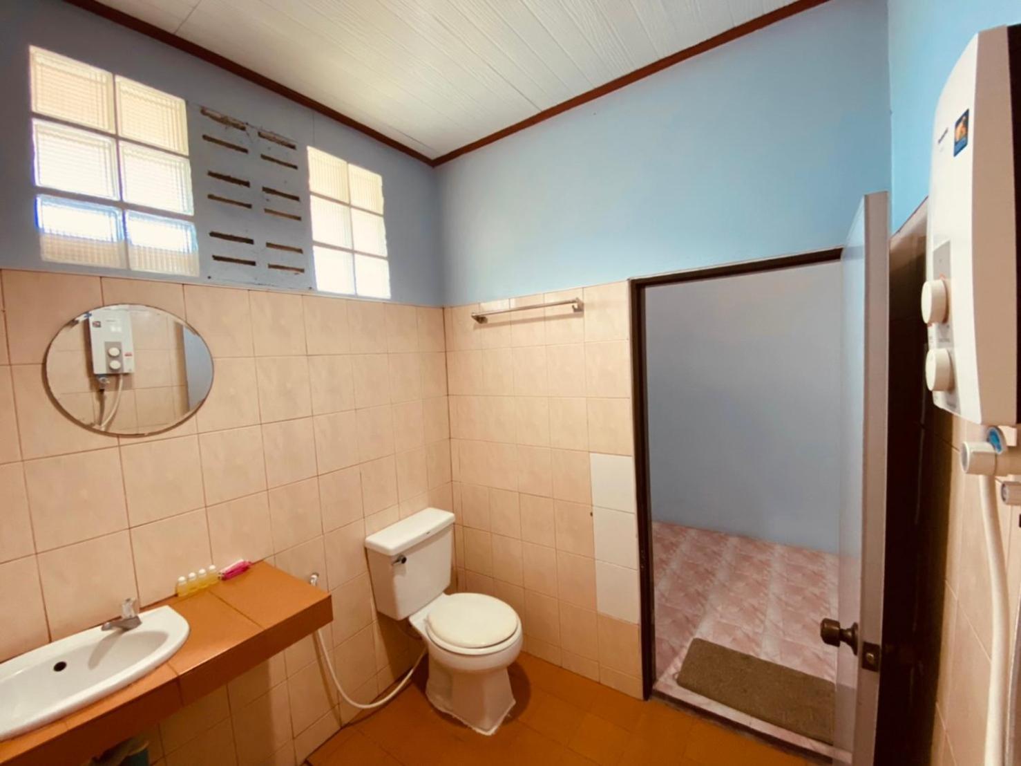 Standard Double Room - Photo 13