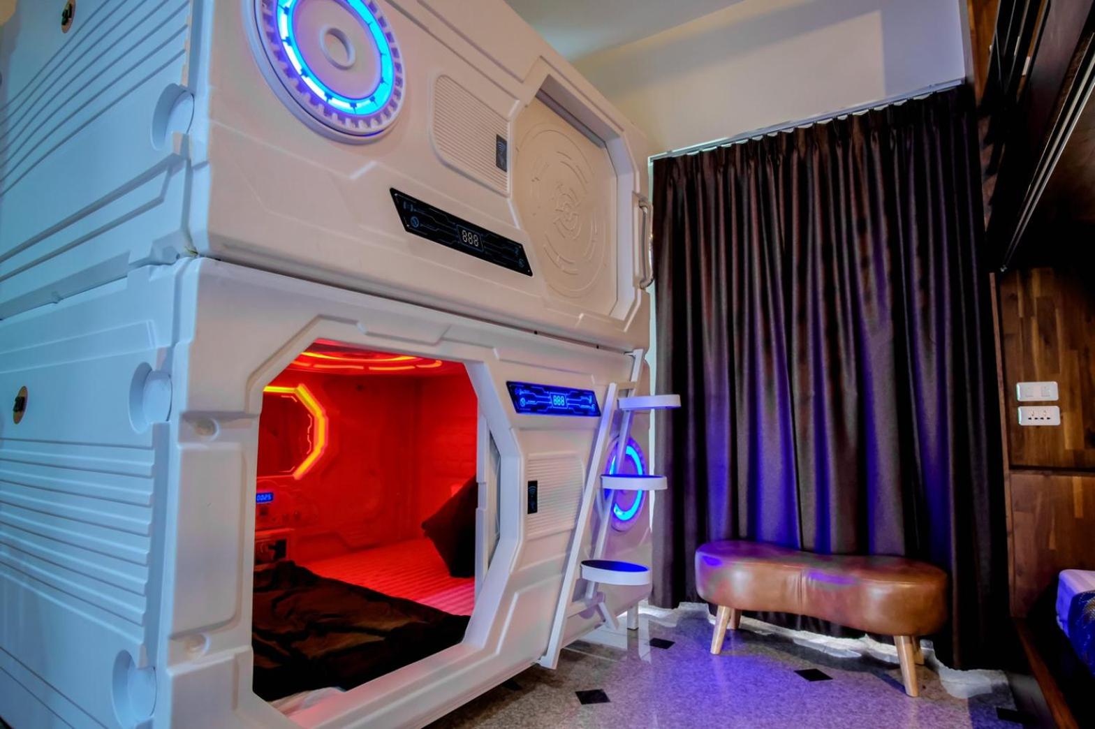 Bunk Bed in Mixed Dormitory Room