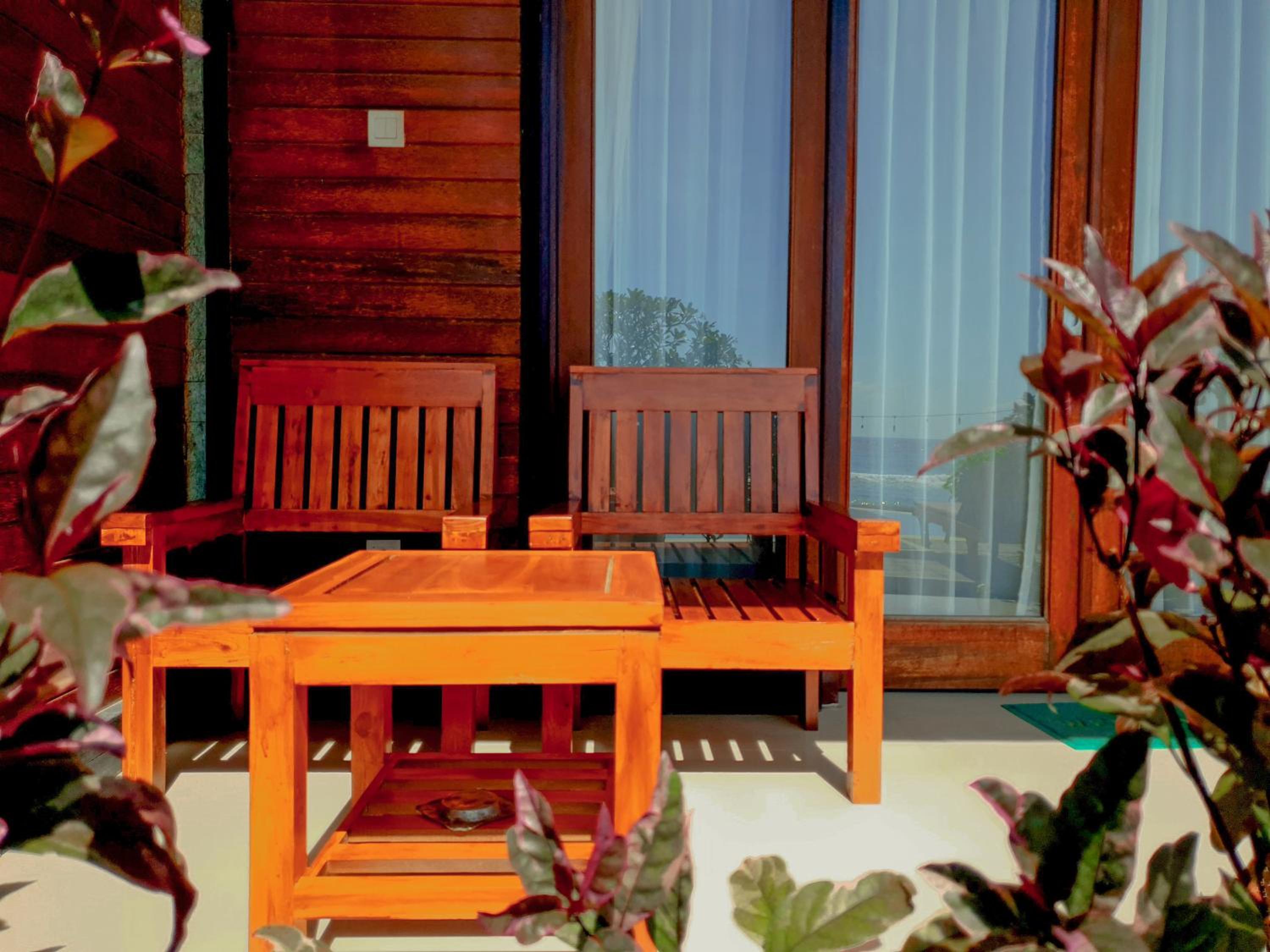Double Room with Pool View - Photo 9
