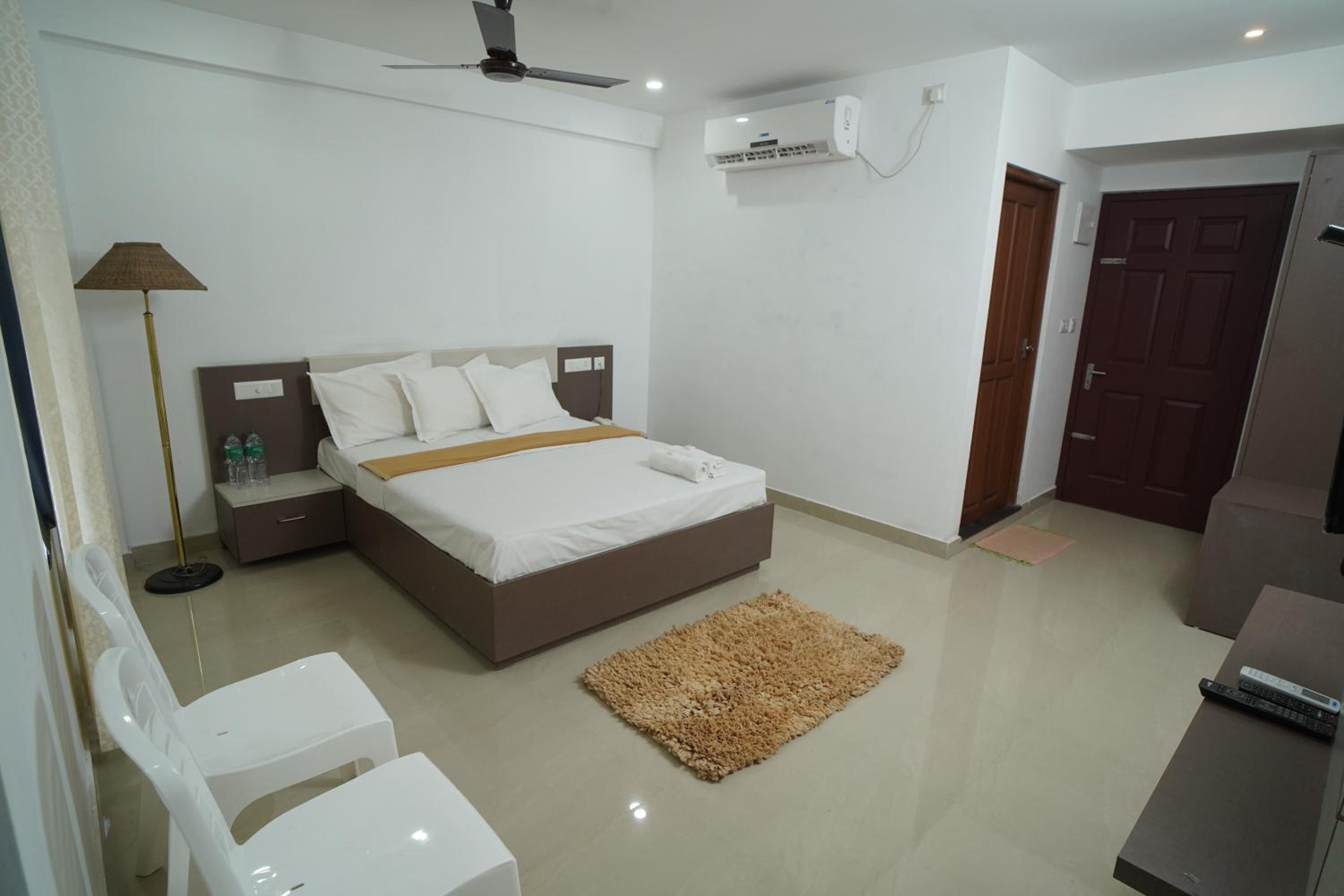 Standard Double Room - Photo 3