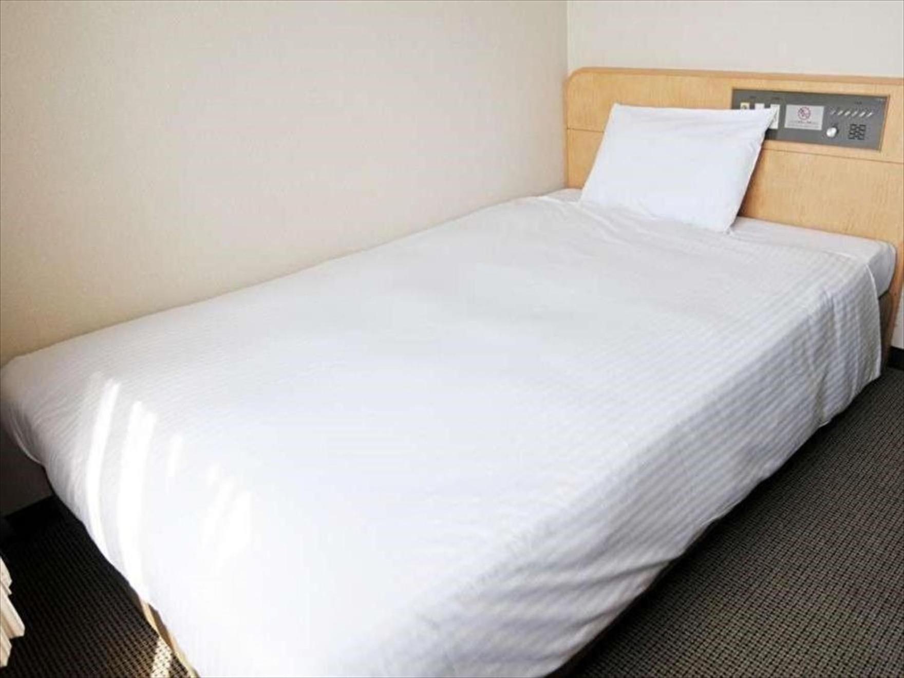 Double Room with Small Double Bed - Smoking photo 1
