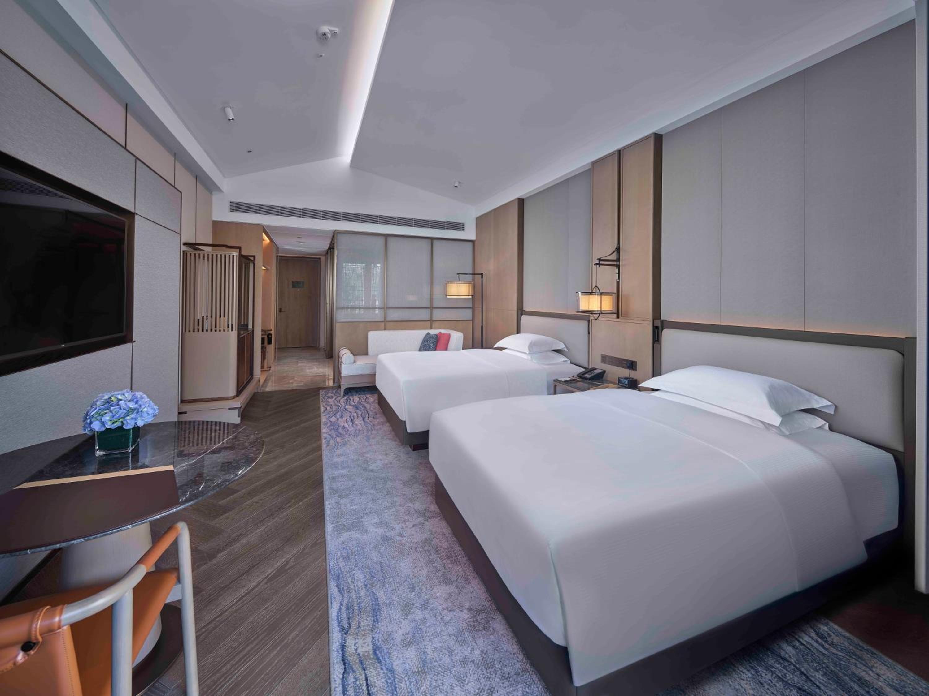 Twin Guest Room with Balcony - Photo 3