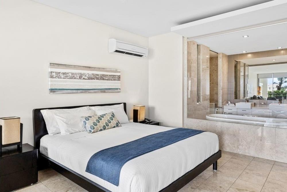 Studio Apartment with Spa Bath photo 2