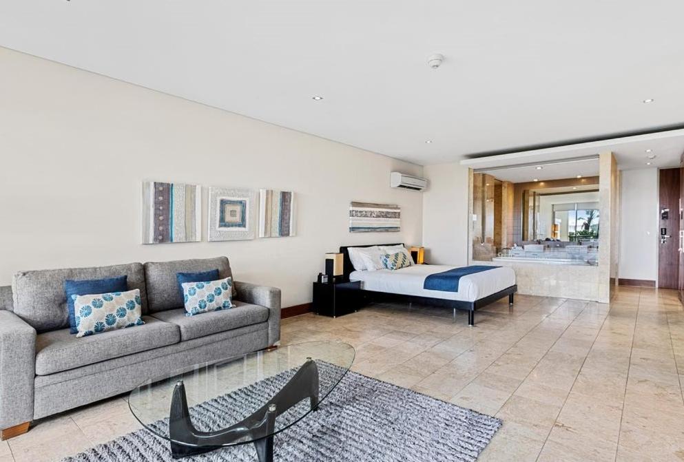 Studio Apartment with Spa Bath