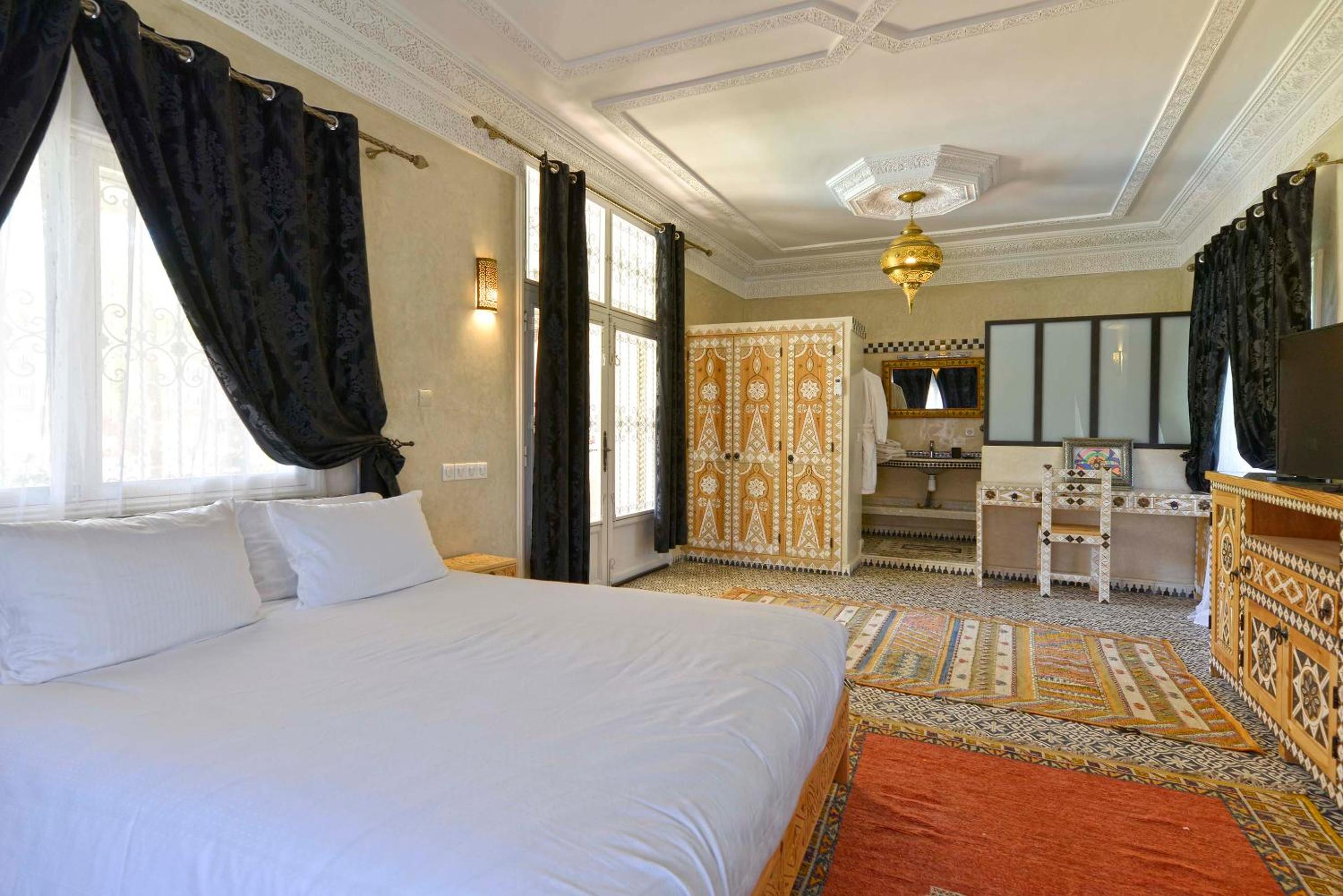 Villa with Private Pool - Photo 8