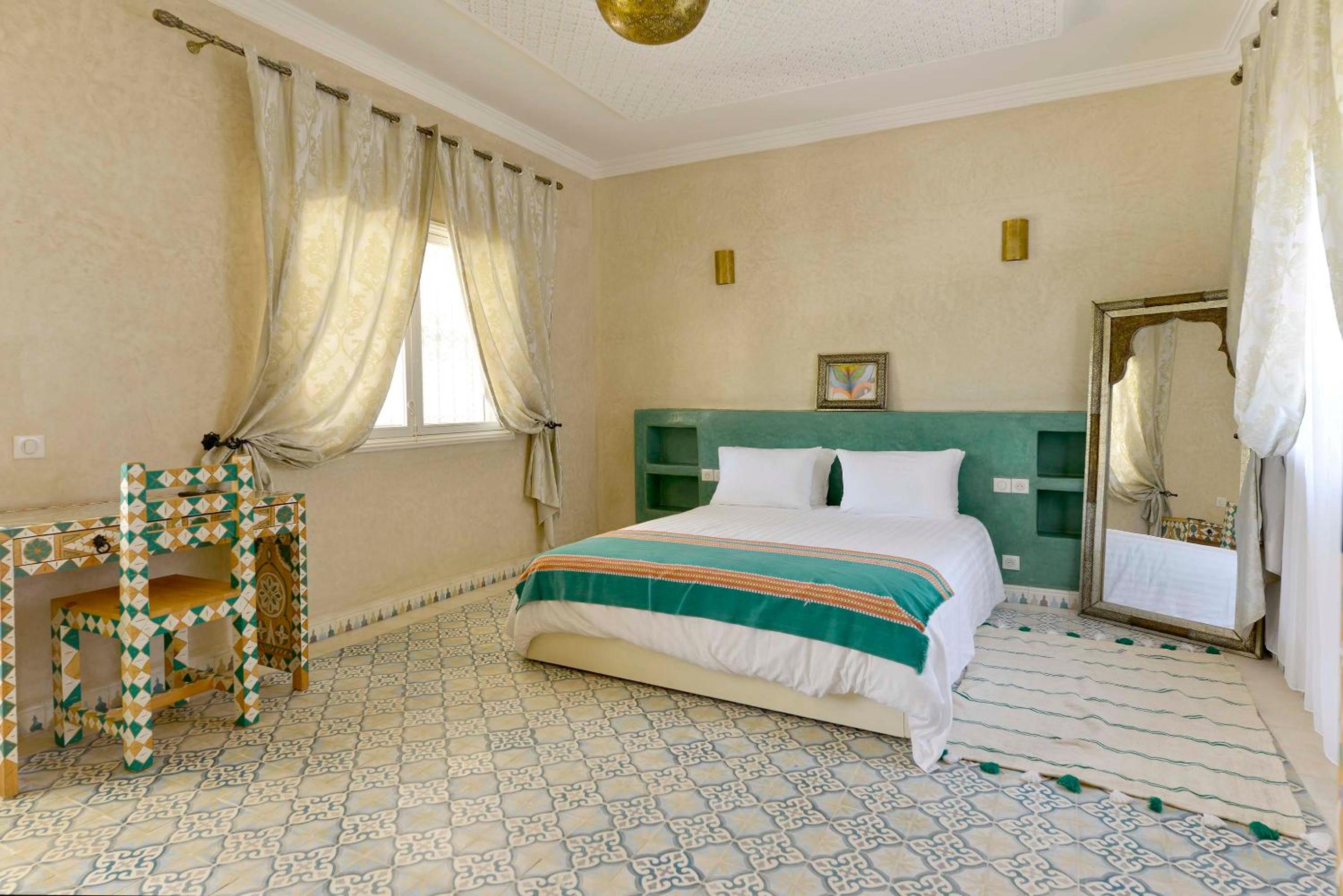 Villa with Private Pool - Photo 10