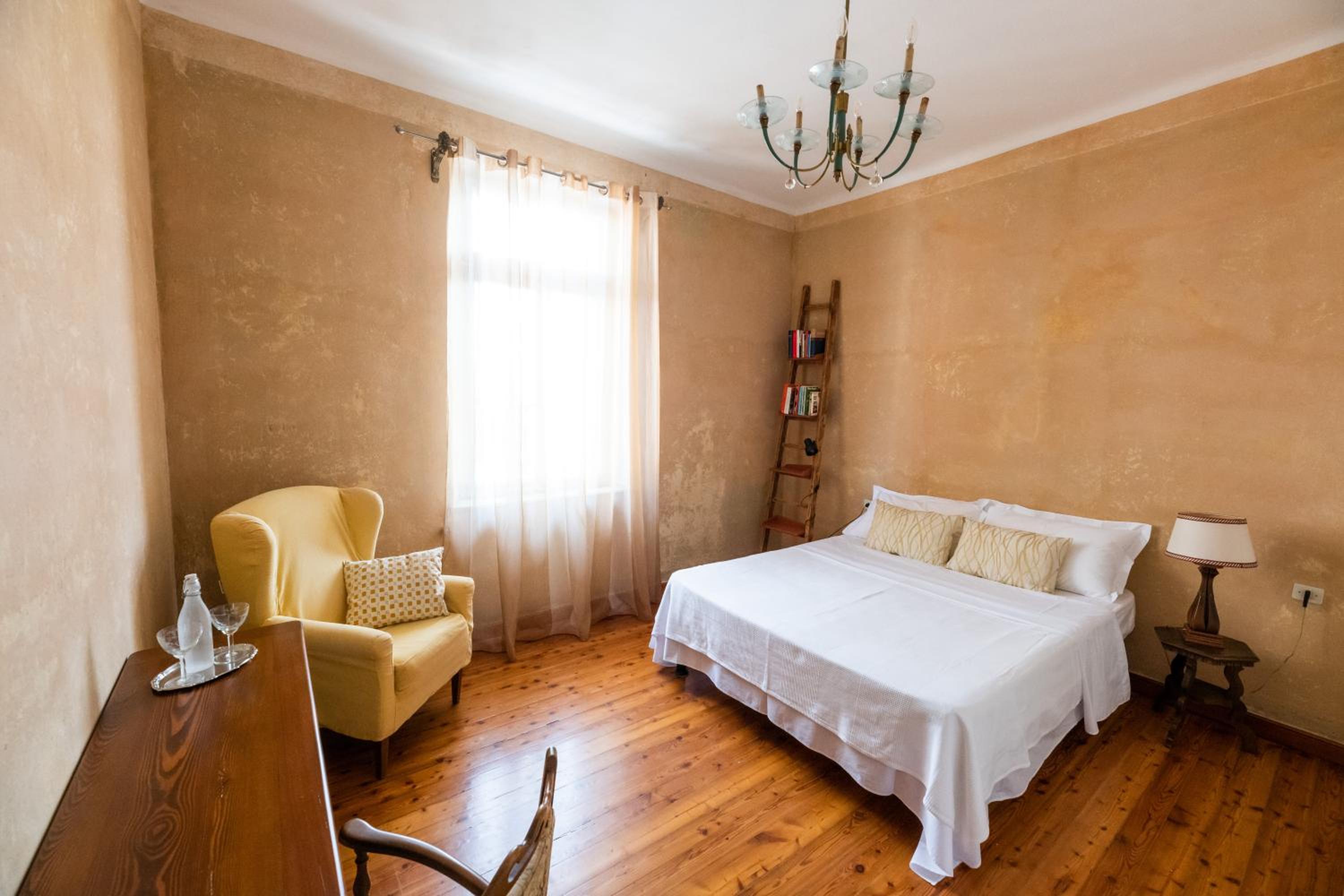 Two Interconnecting Bedrooms - Photo 1