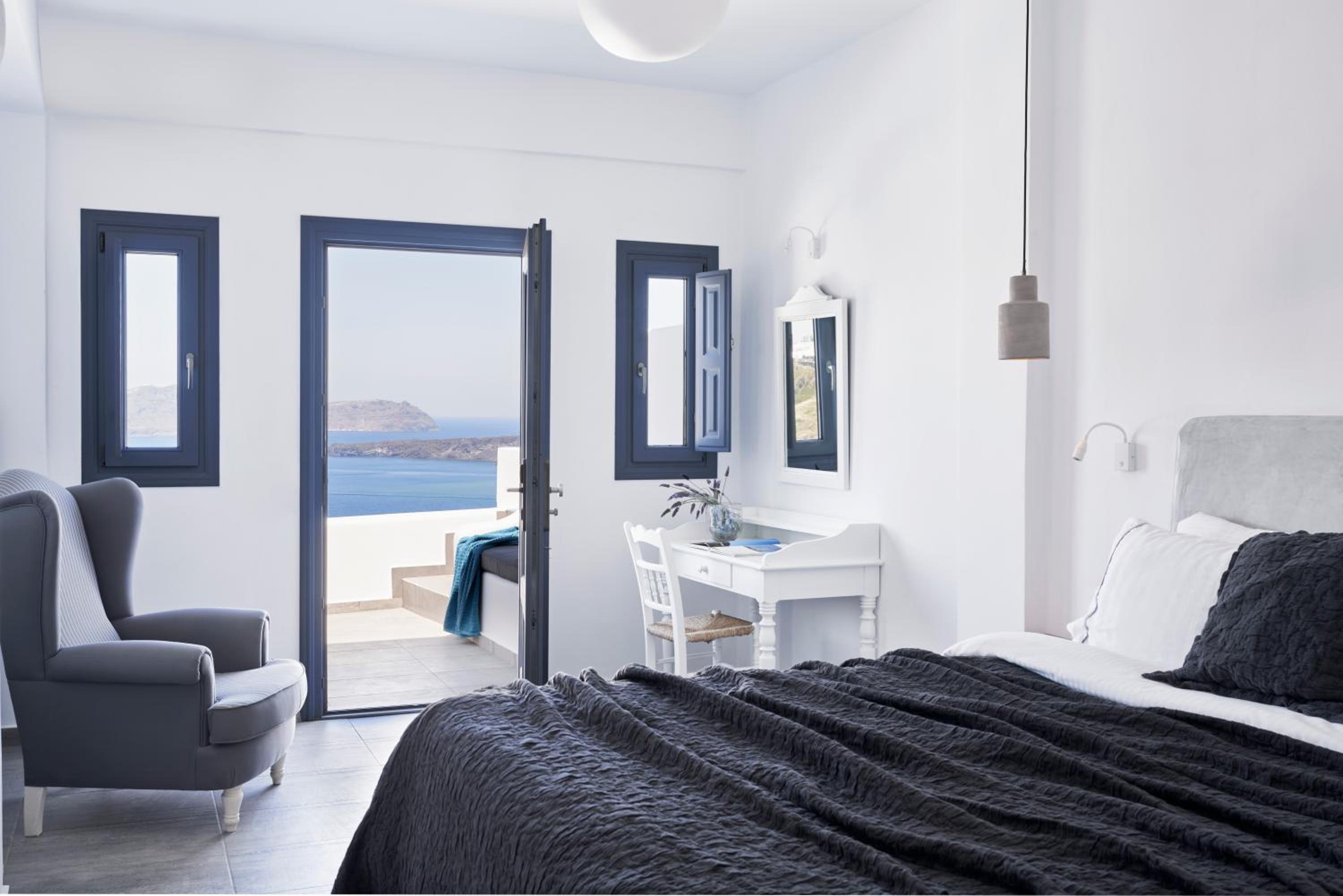 Superior room with Volcano and Caldera view - Photo 8