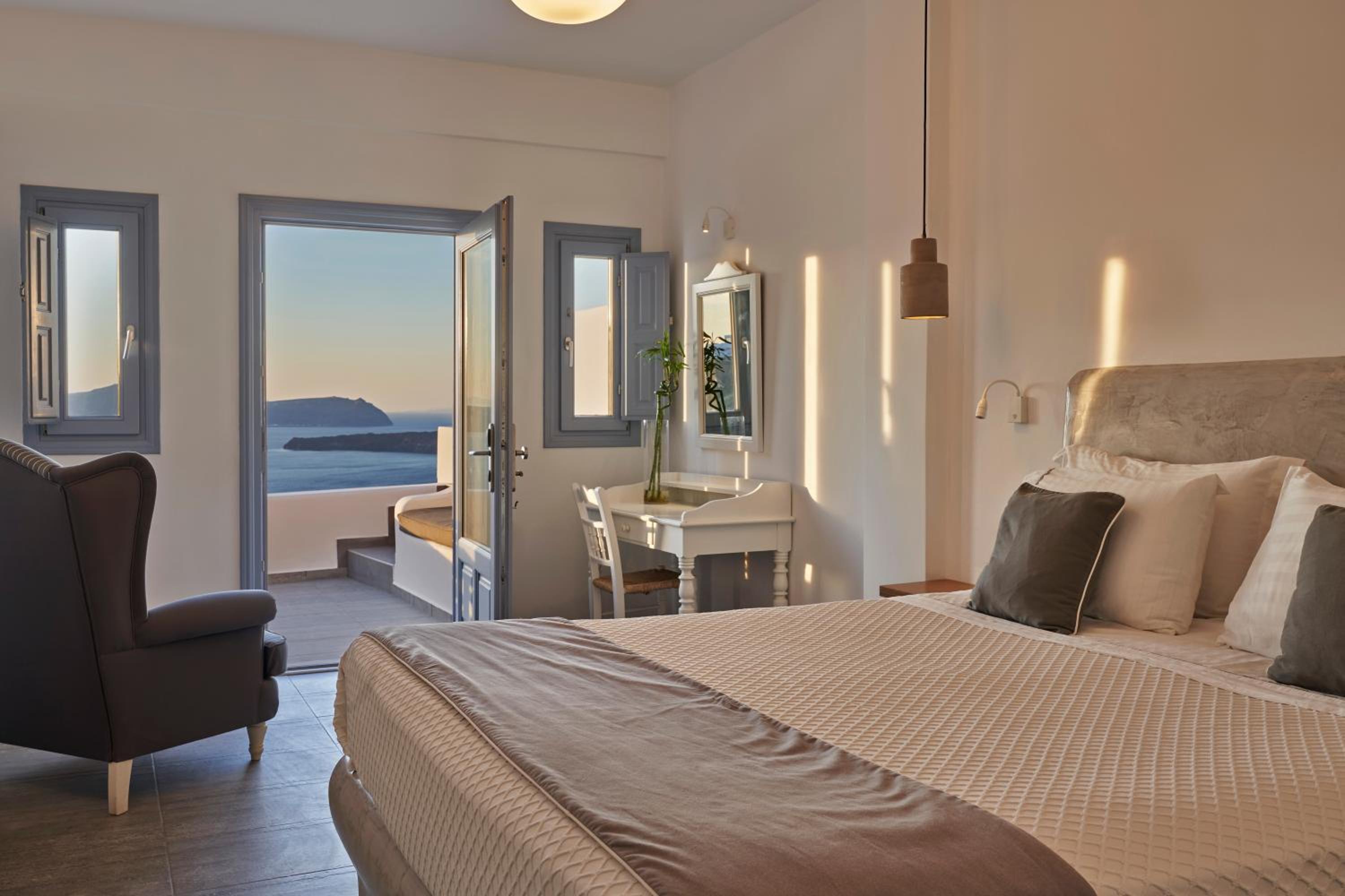 Superior room with Volcano and Caldera view - Photo 6