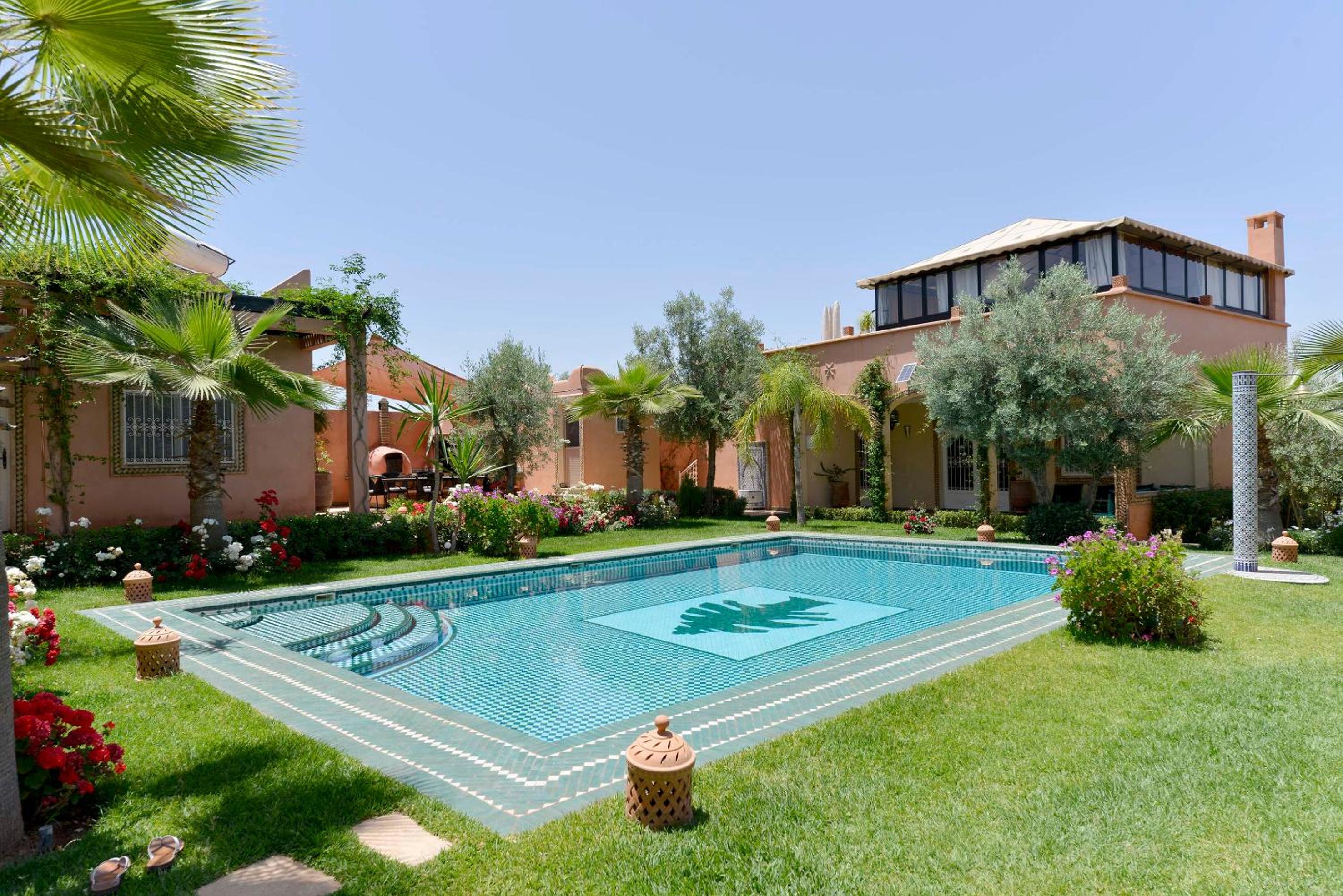 Villa with Private Pool - Photo 18