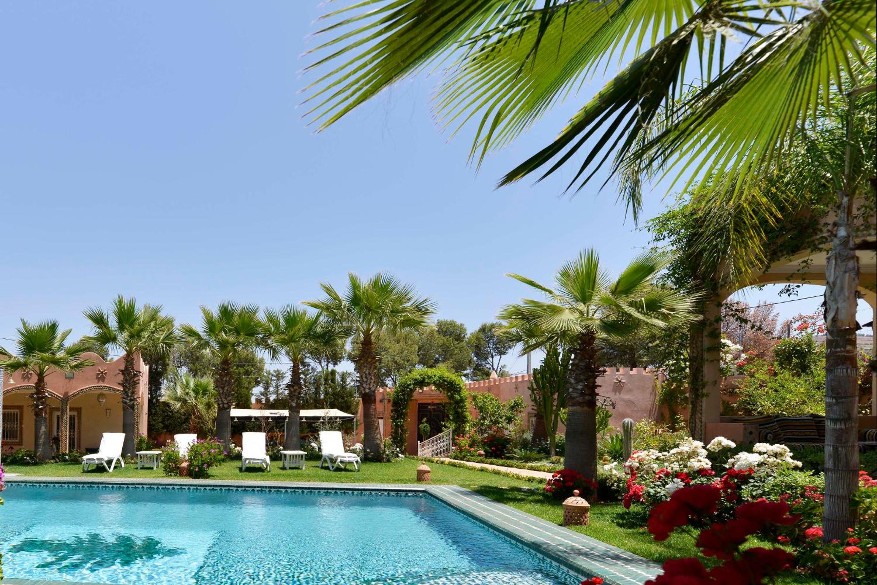 Villa with Private Pool - Photo 35