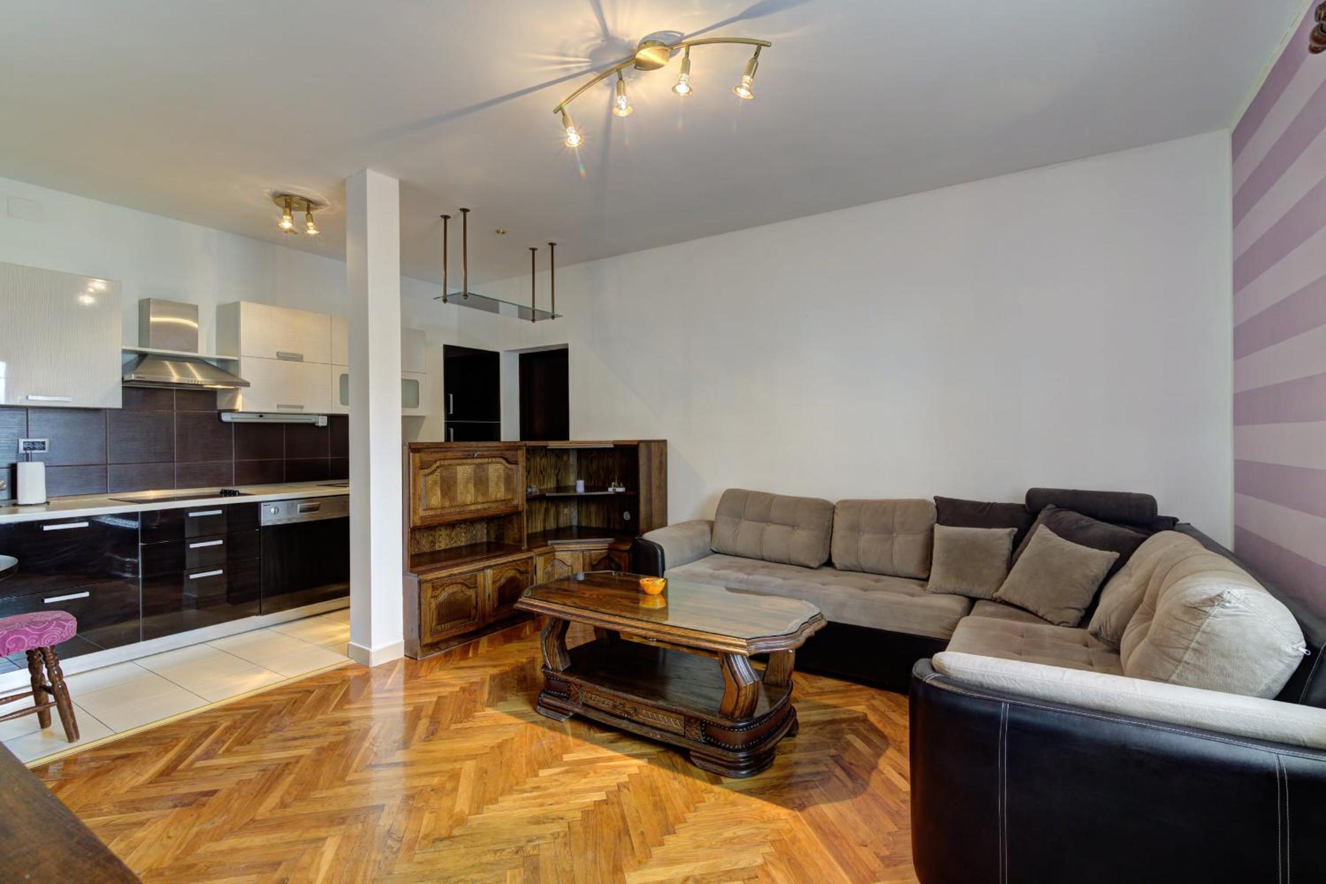 One-Bedroom Apartment photo 2