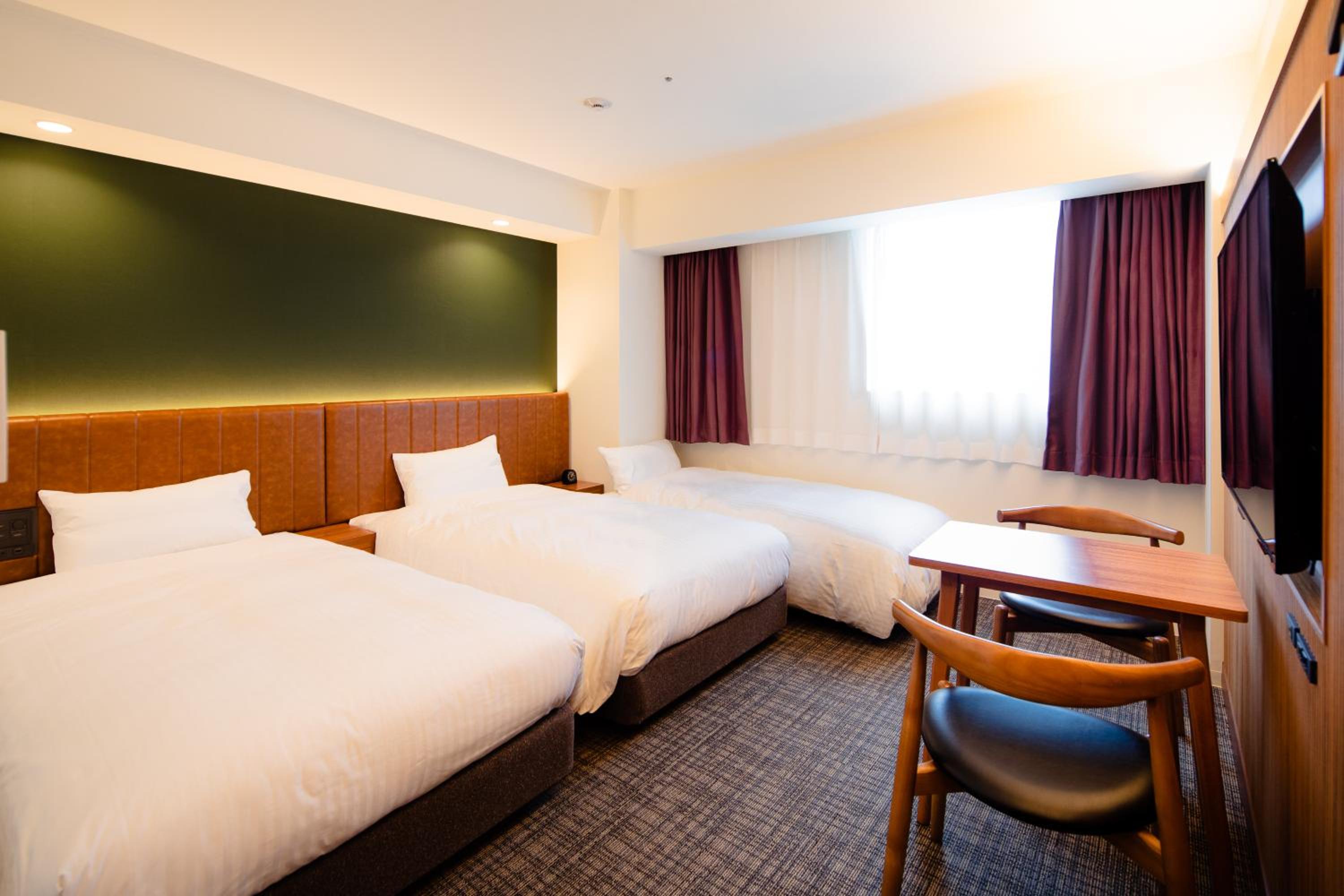 Deluxe Twin Room (3 adult) - Non-Smoking photo 1