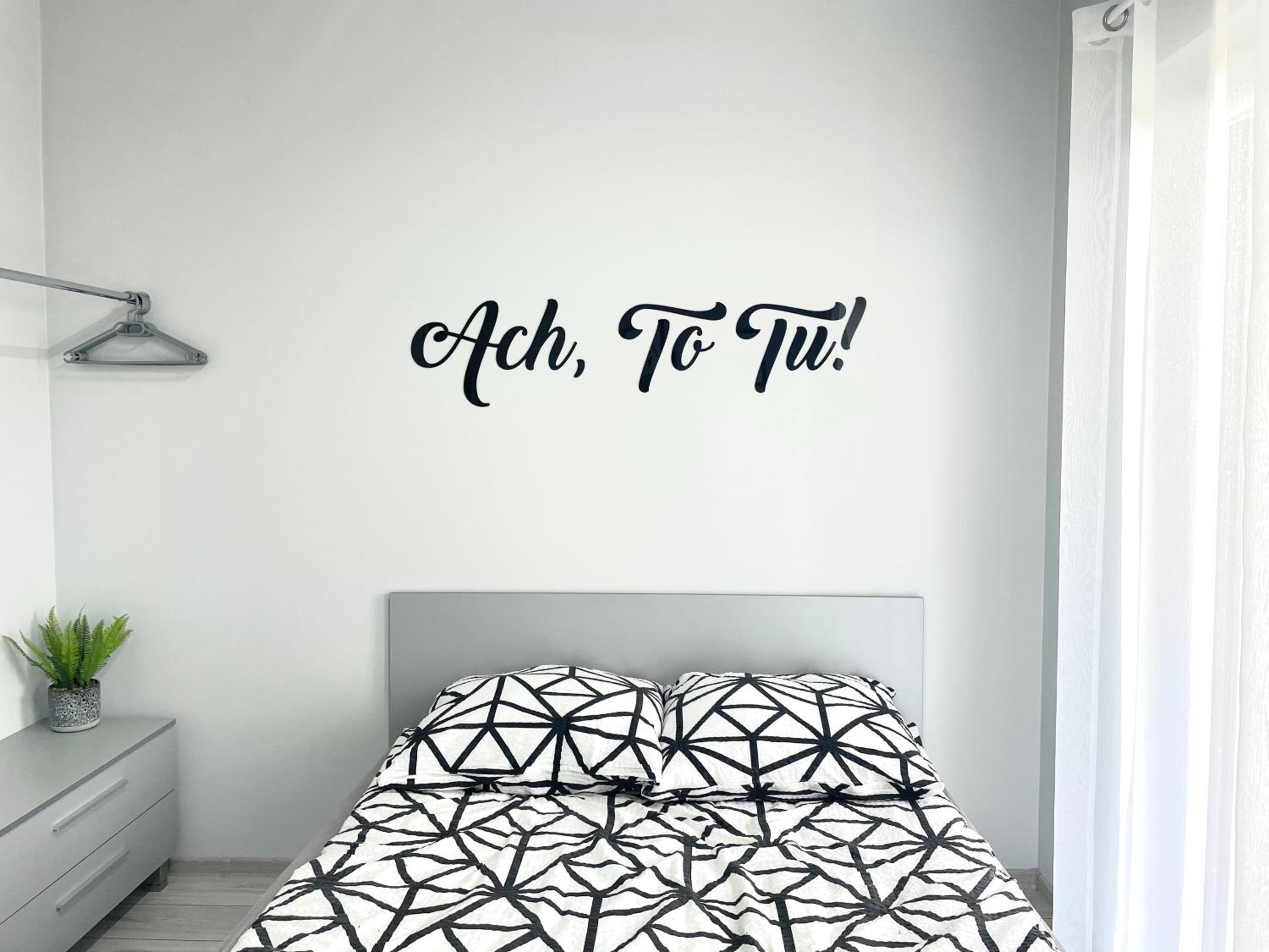 One-Bedroom Apartment - Photo 5
