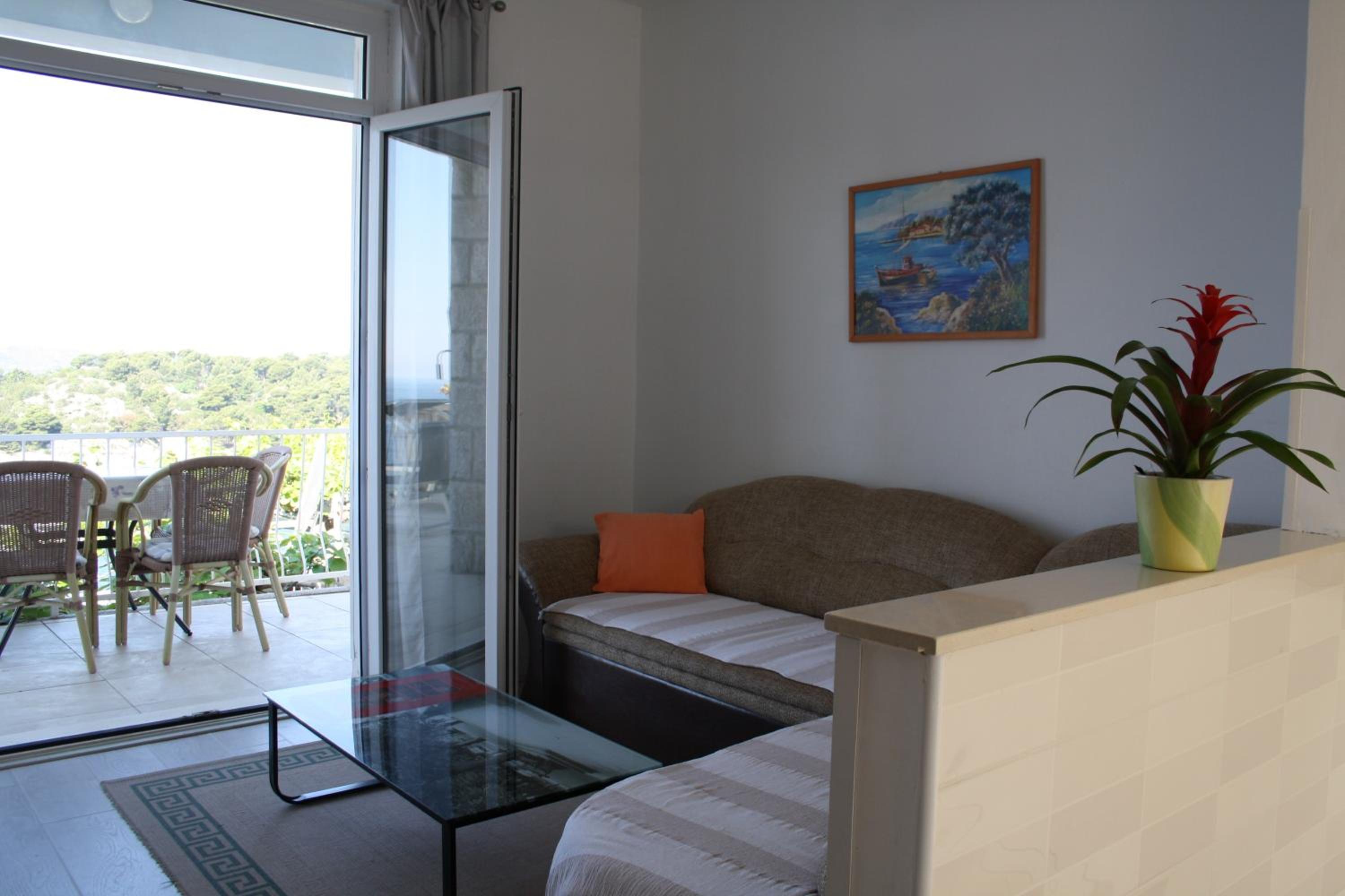 Two-Bedroom Apartment with Sea View and Balcony photo 3