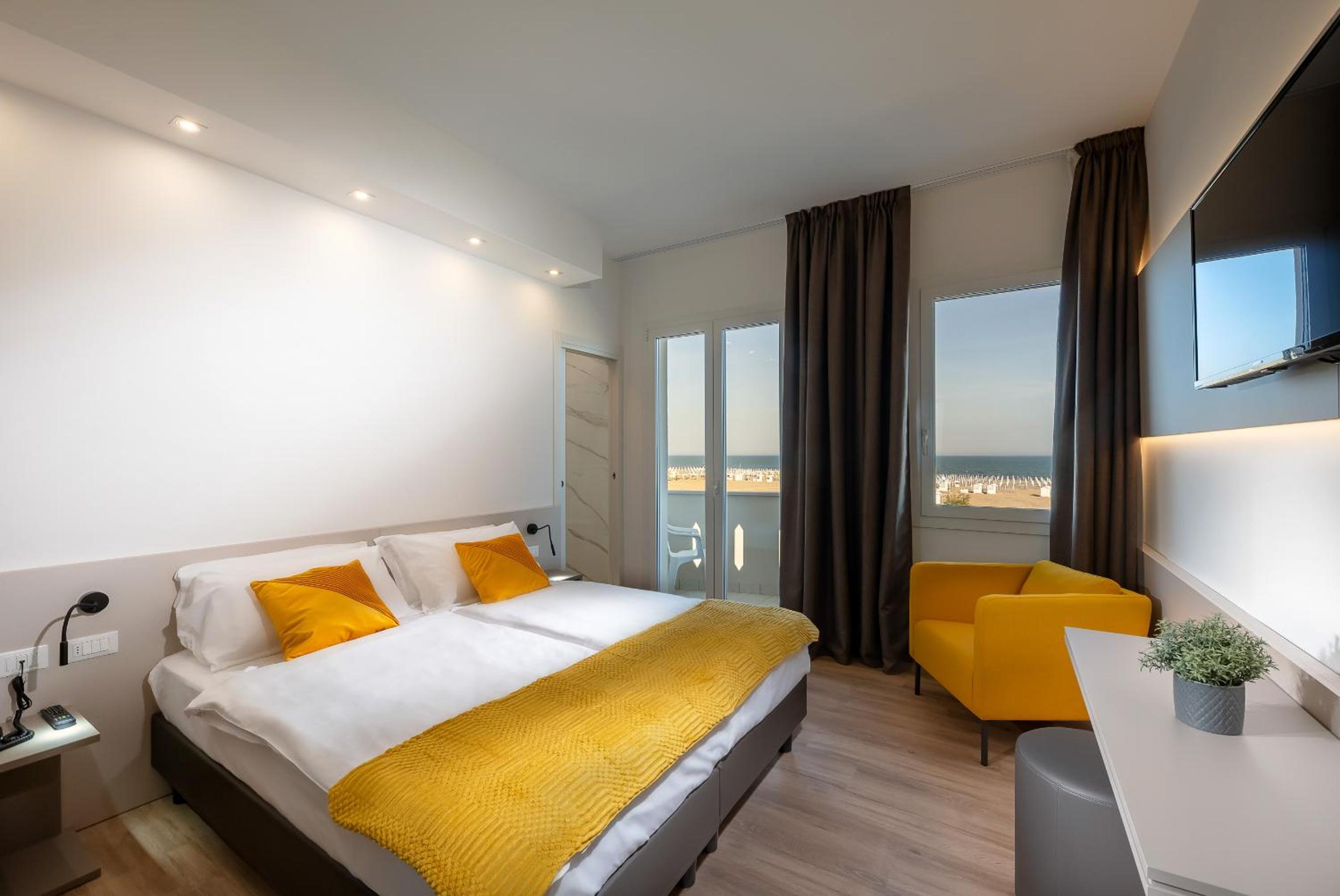 Deluxe Double Room with Balcony and Sea View photo 1