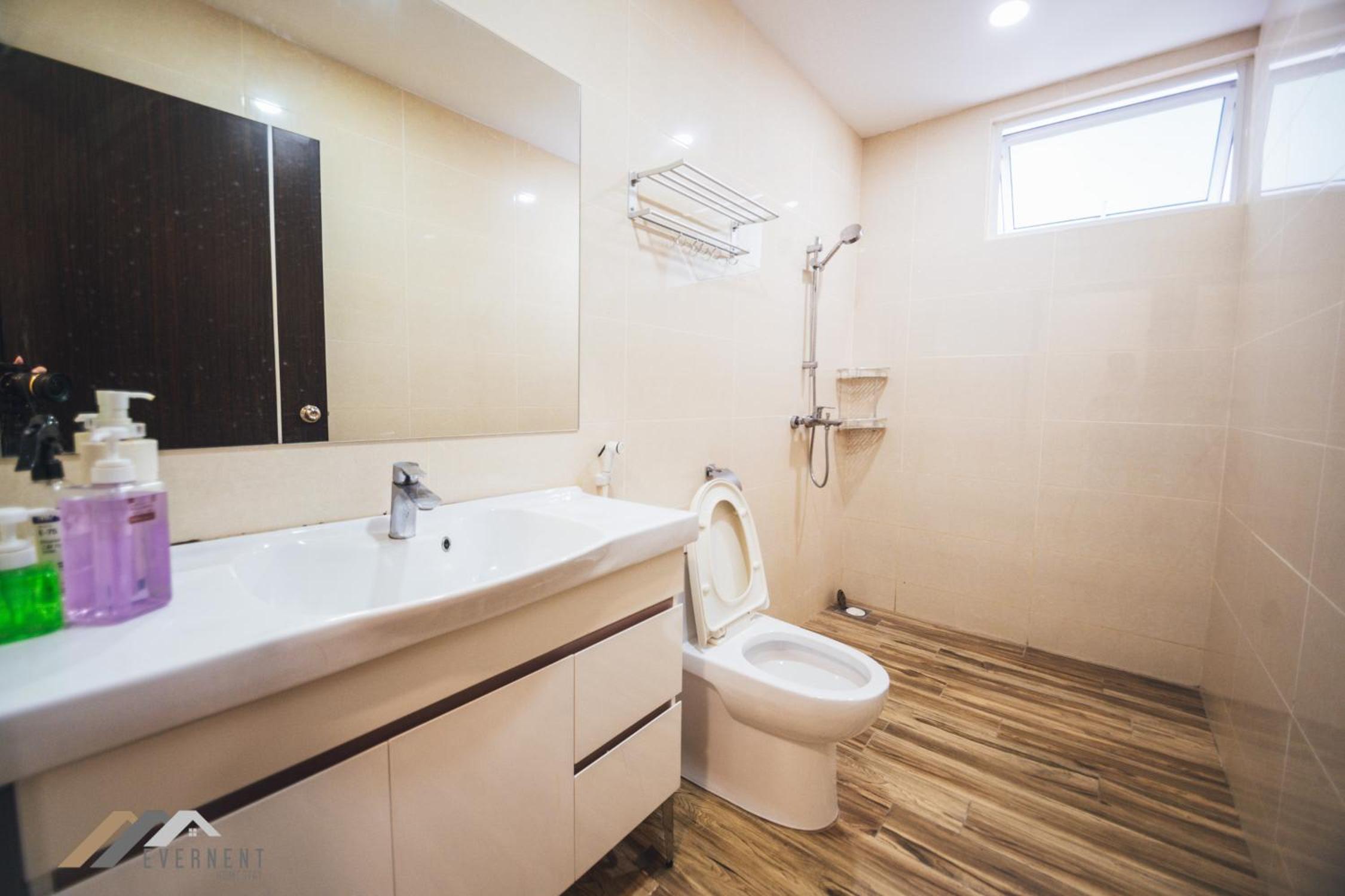 One-Bedroom Apartment - Photo 12
