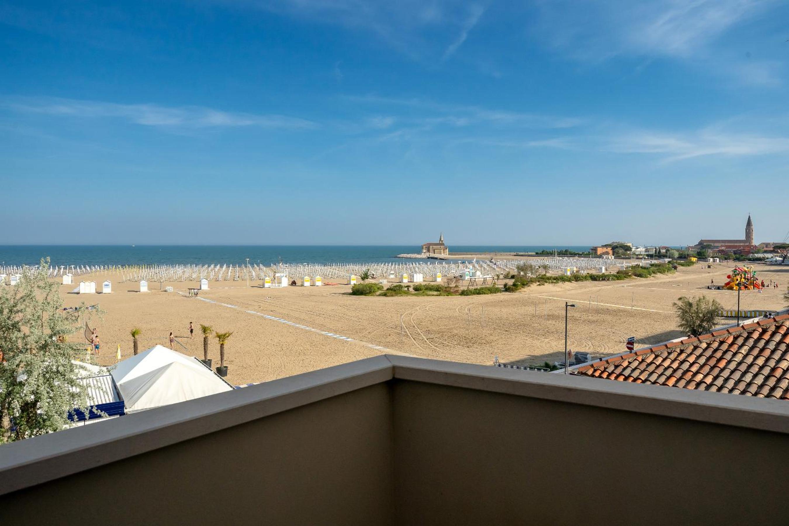 Double Room with Balcony and Sea View photo 2