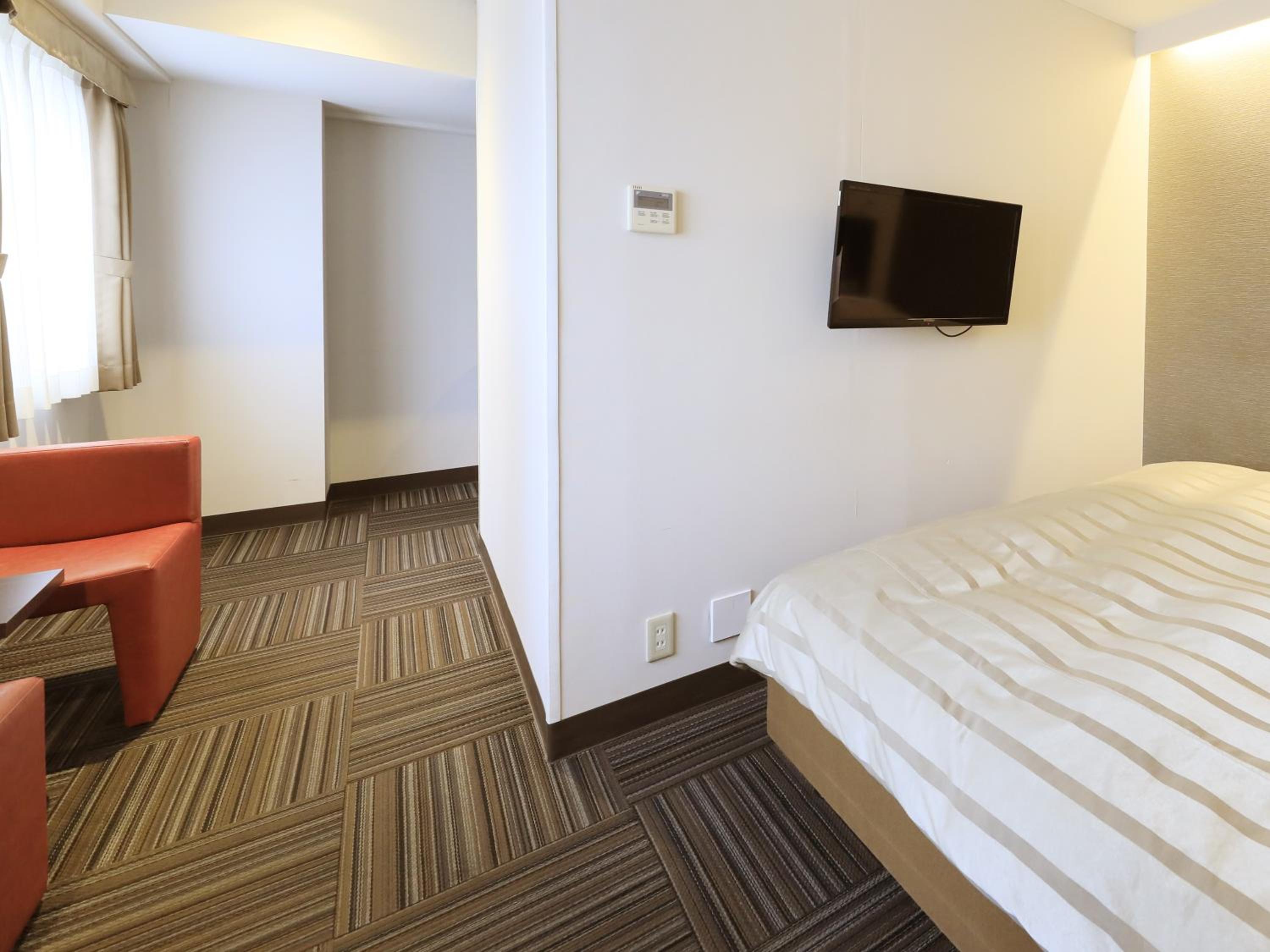 Double Room - Non-Smoking  - Photo 9