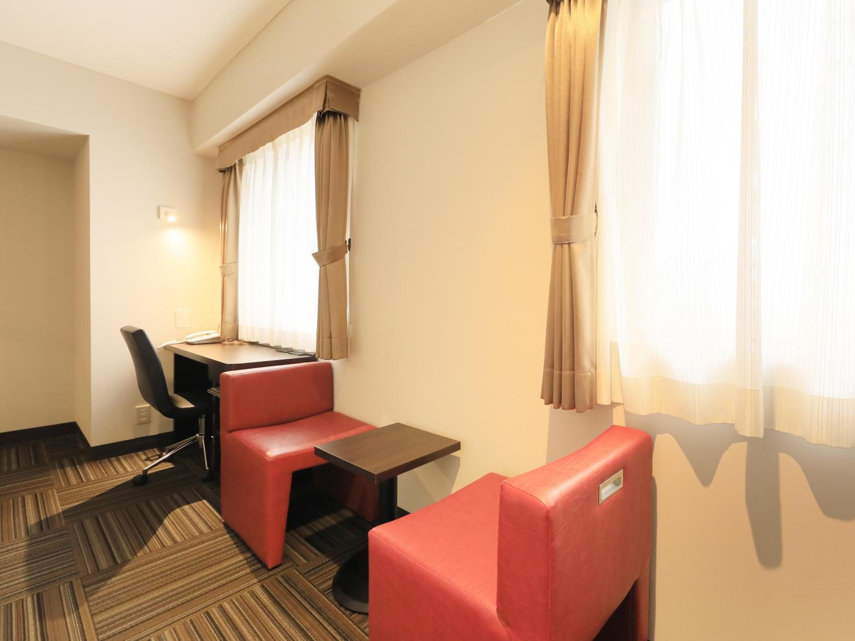 Double Room - Non-Smoking  - Photo 8
