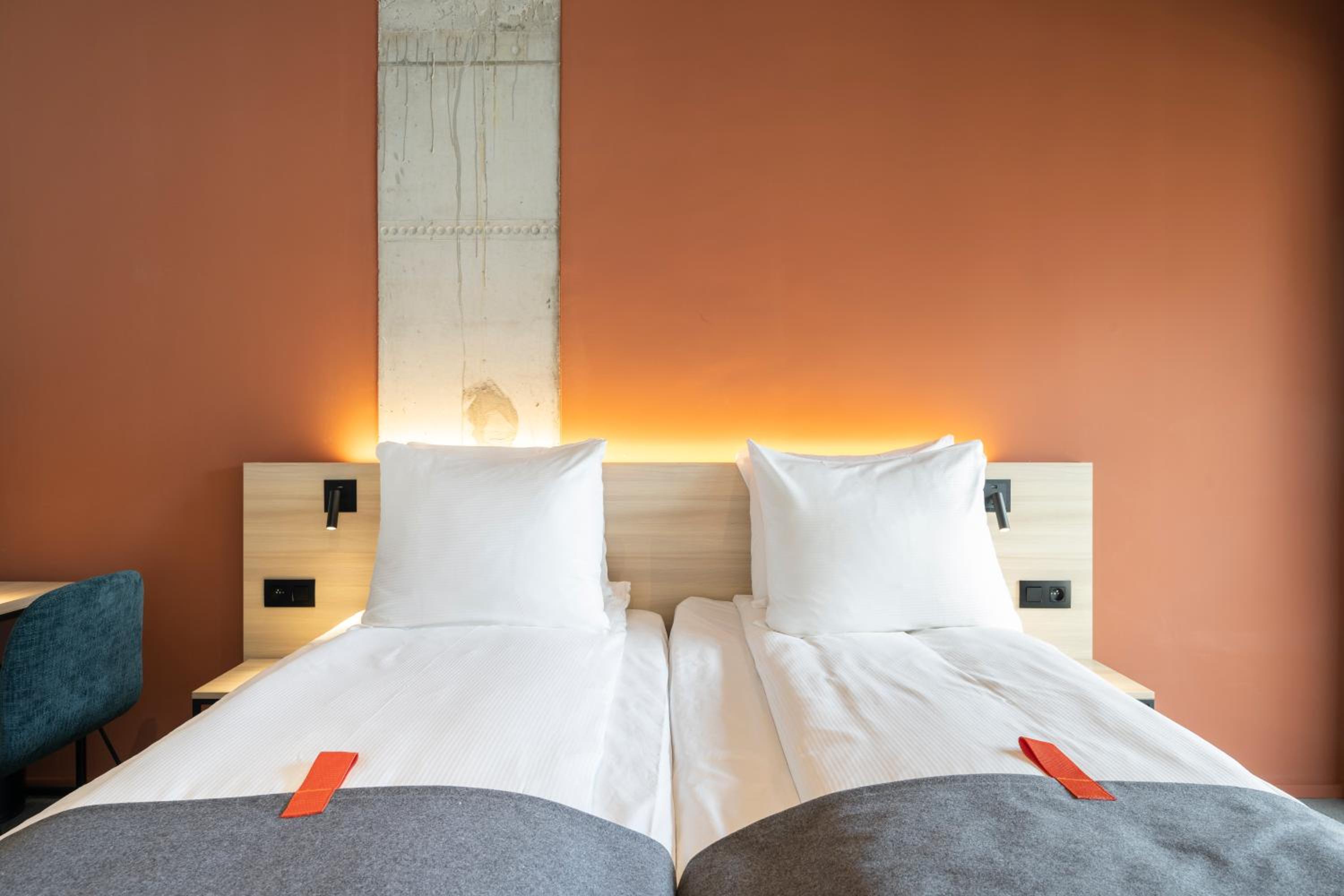 Twin Room - Photo 4