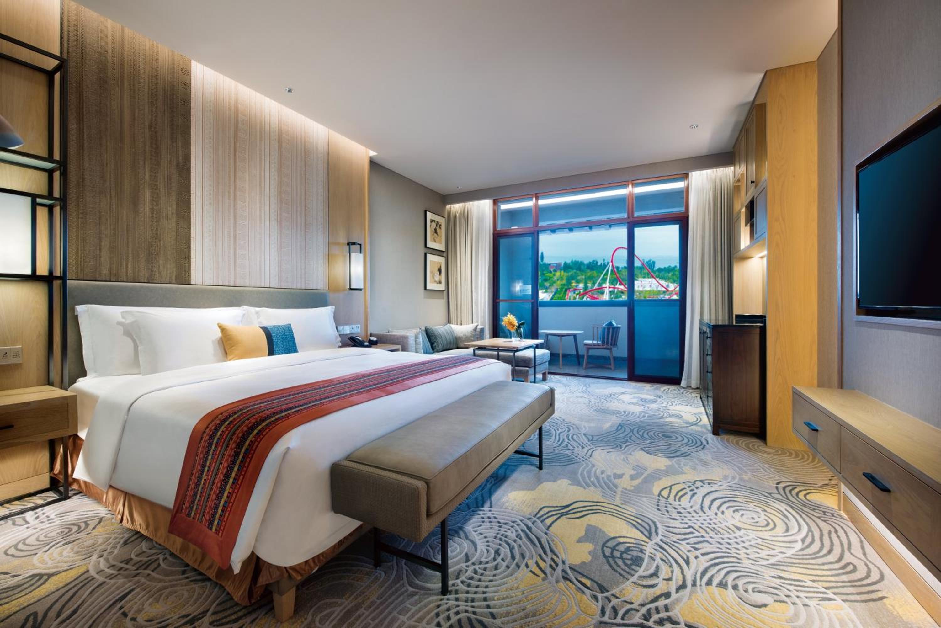 Standard King Room with Garden View thumbnail 5