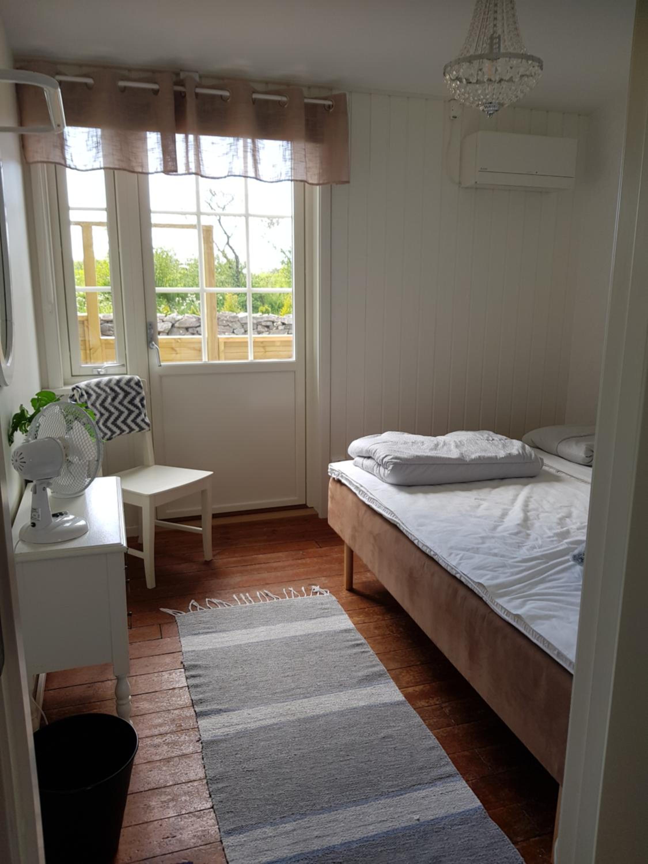 Double Room with Shared Bathroom photo 1