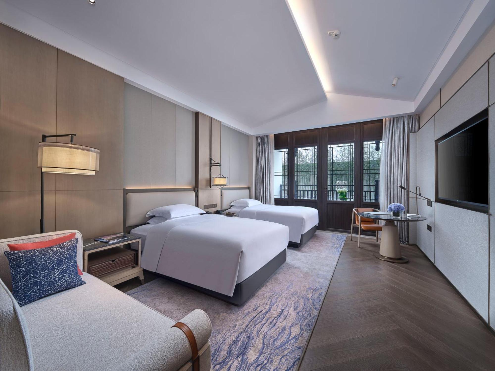 Twin Guest Room with Balcony - Photo 2