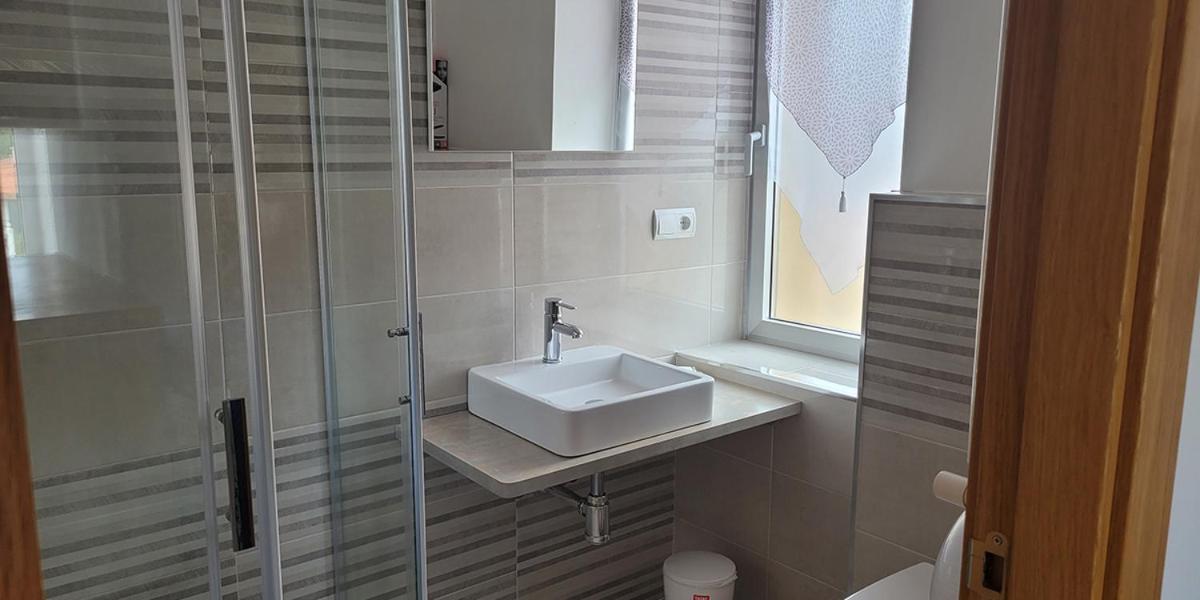 Double Room with Private Bathroom - Photo 3
