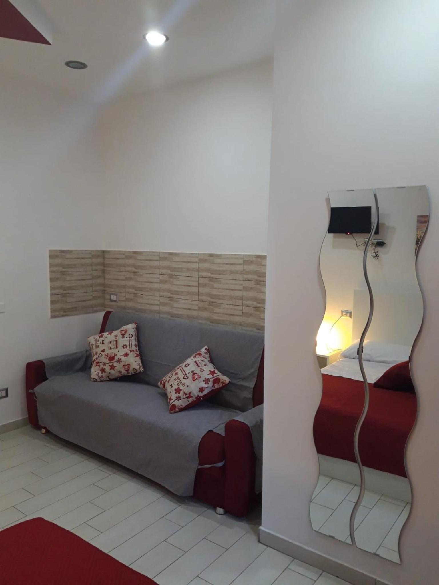 Deluxe Double Room with Extra Bed - Photo 9