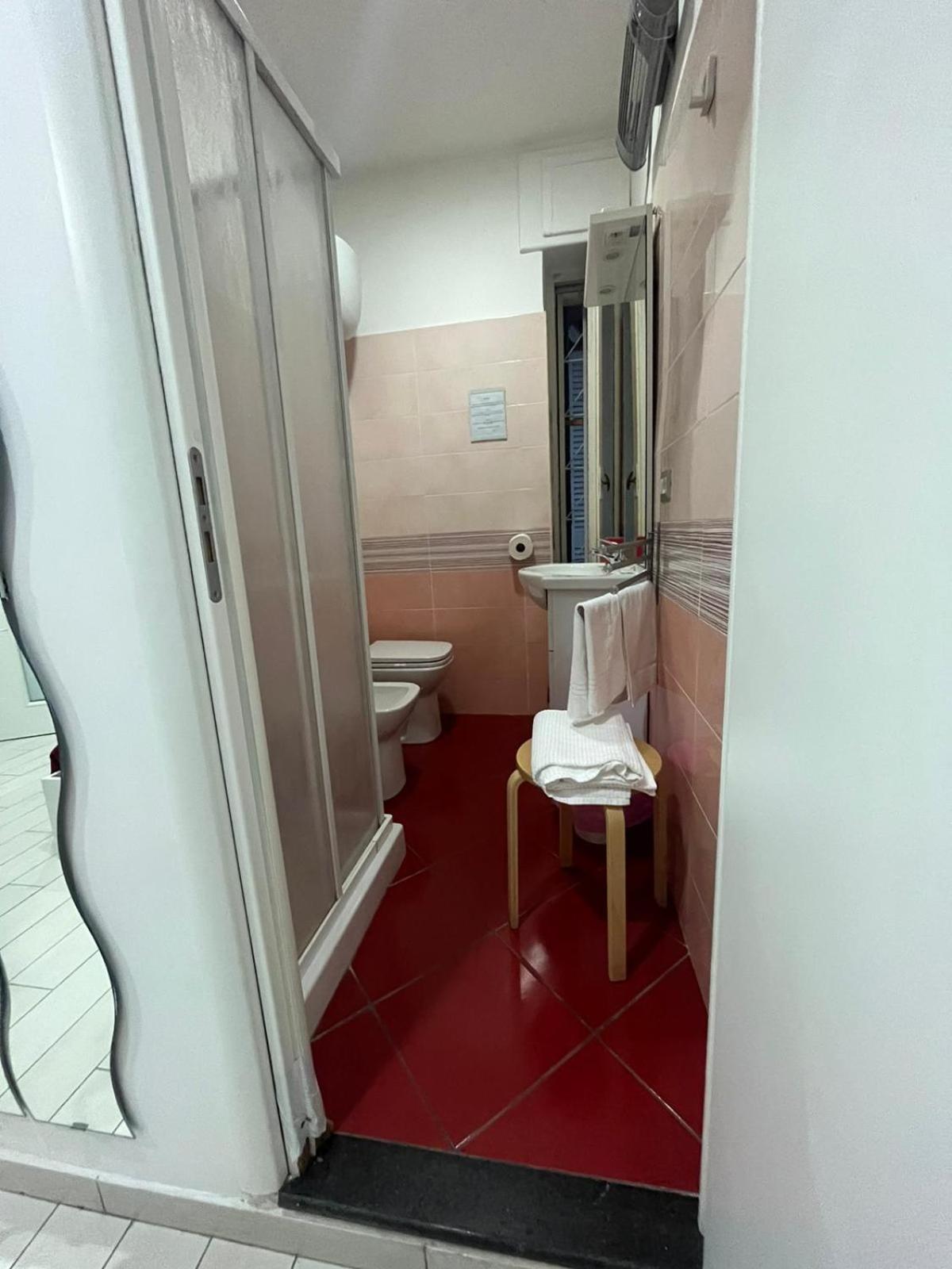 Deluxe Double Room with Extra Bed - Photo 8
