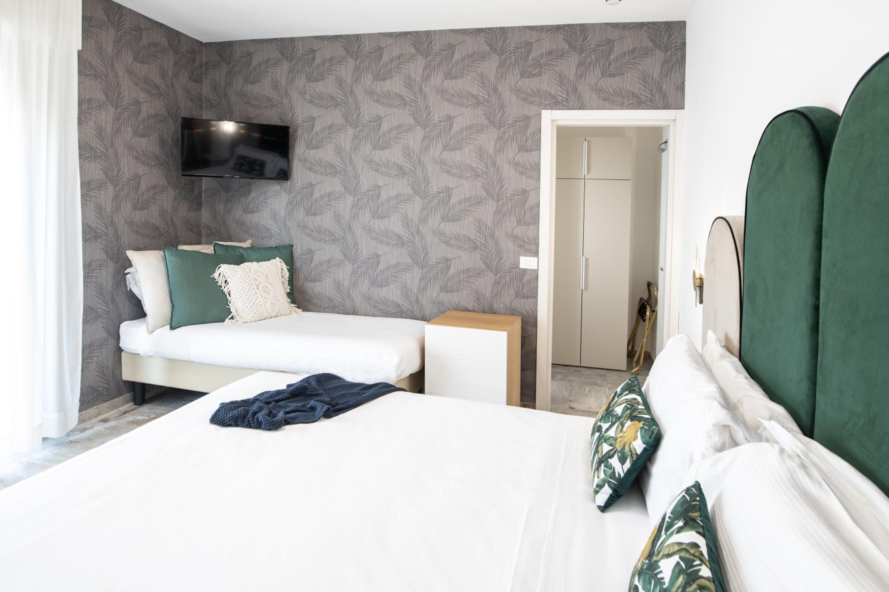 Triple Room with Balcony - Photo 3