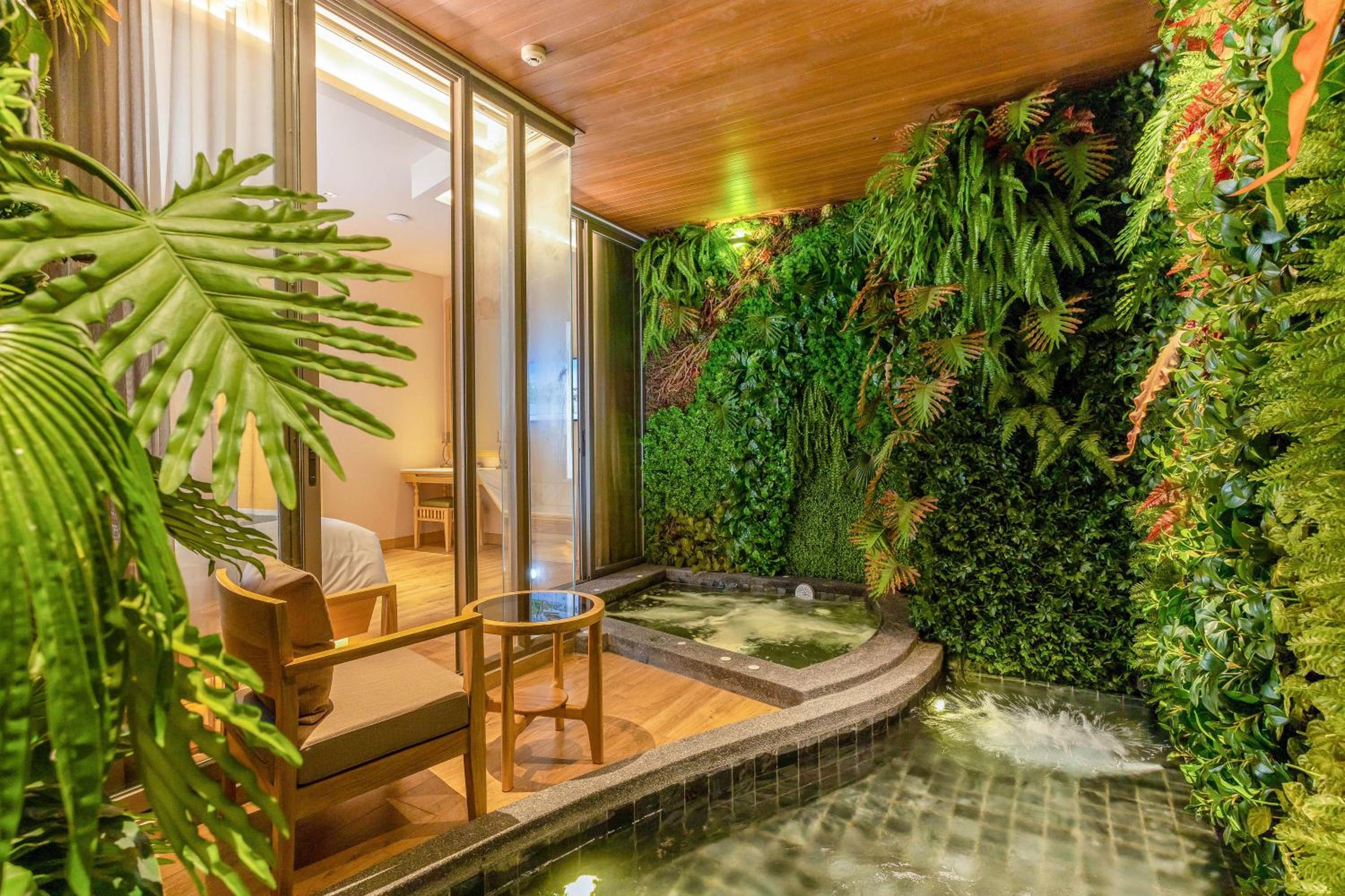 Signature Garden King w/ Whirlpool - Photo 6
